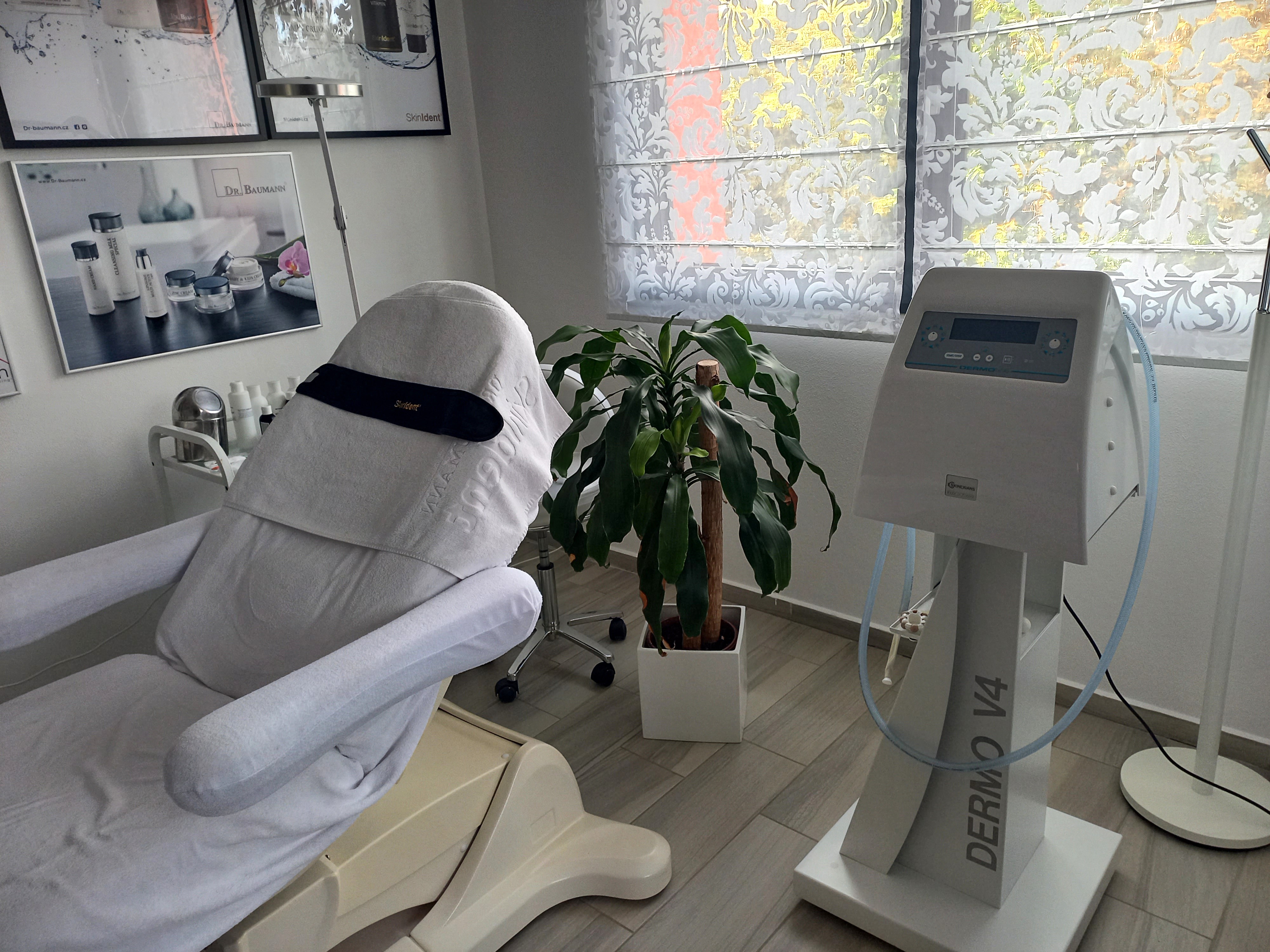 Lifting obličeje přístrojem Dermo V4