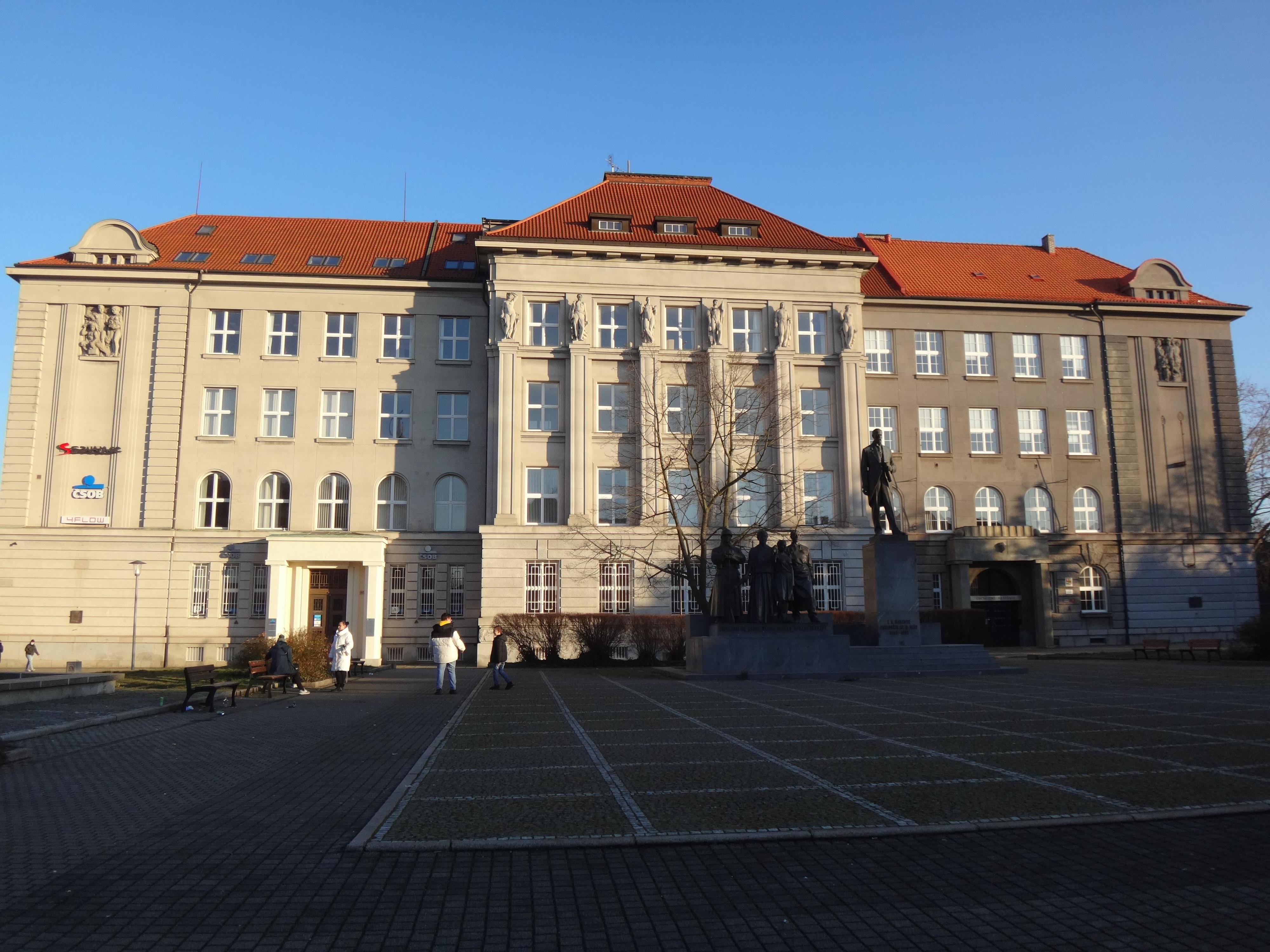 Masarykovo gymnázium Plzeň, Petákova foto 4