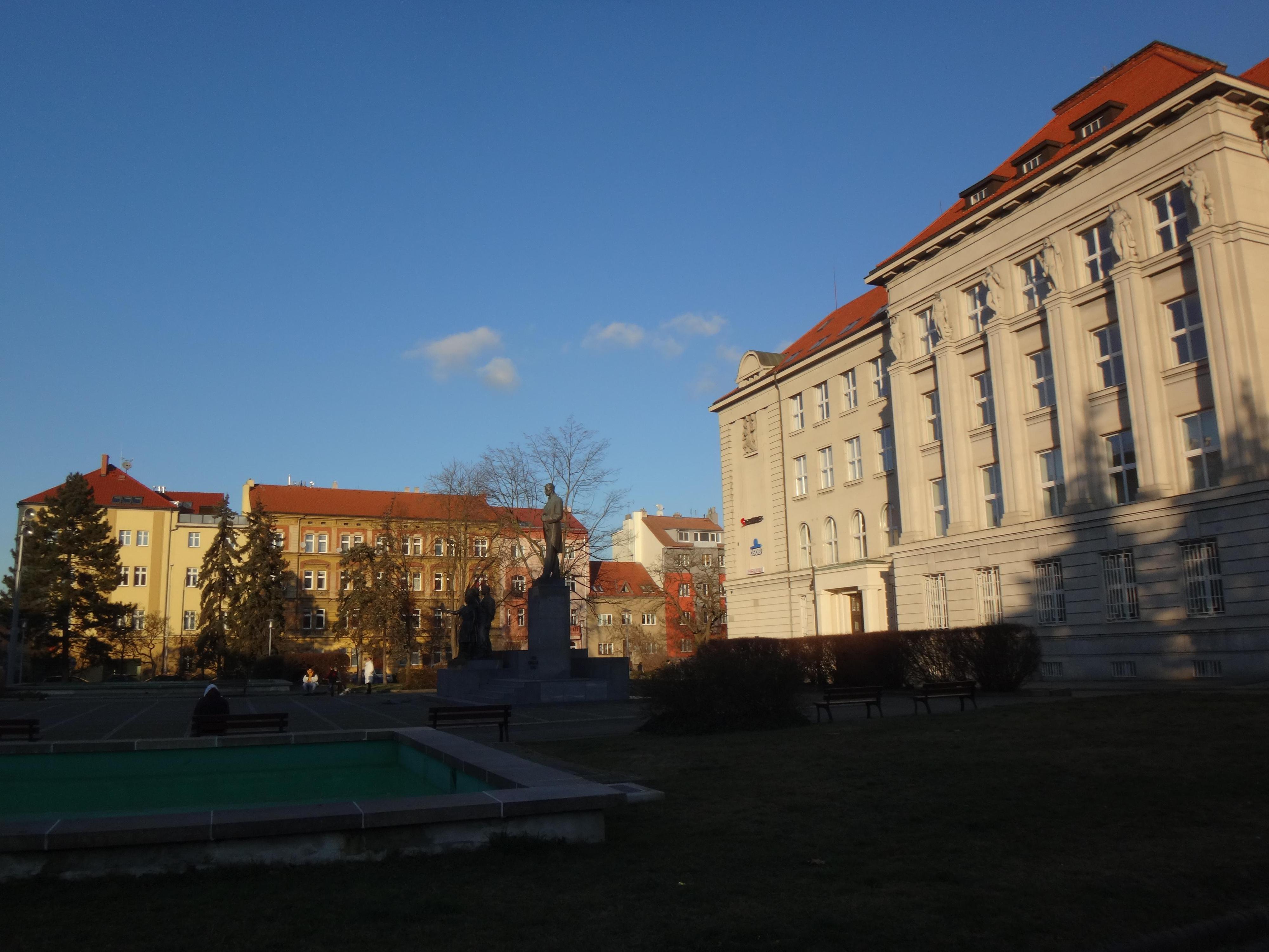 Masarykovo gymnázium Plzeň, Petákova foto 6