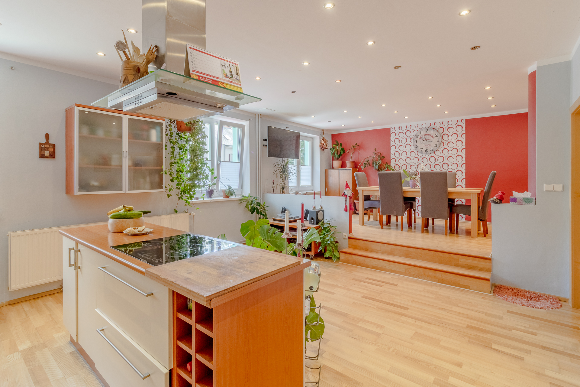 Byt až 5+1, 133 m2 s parkováním pro 4 vozy