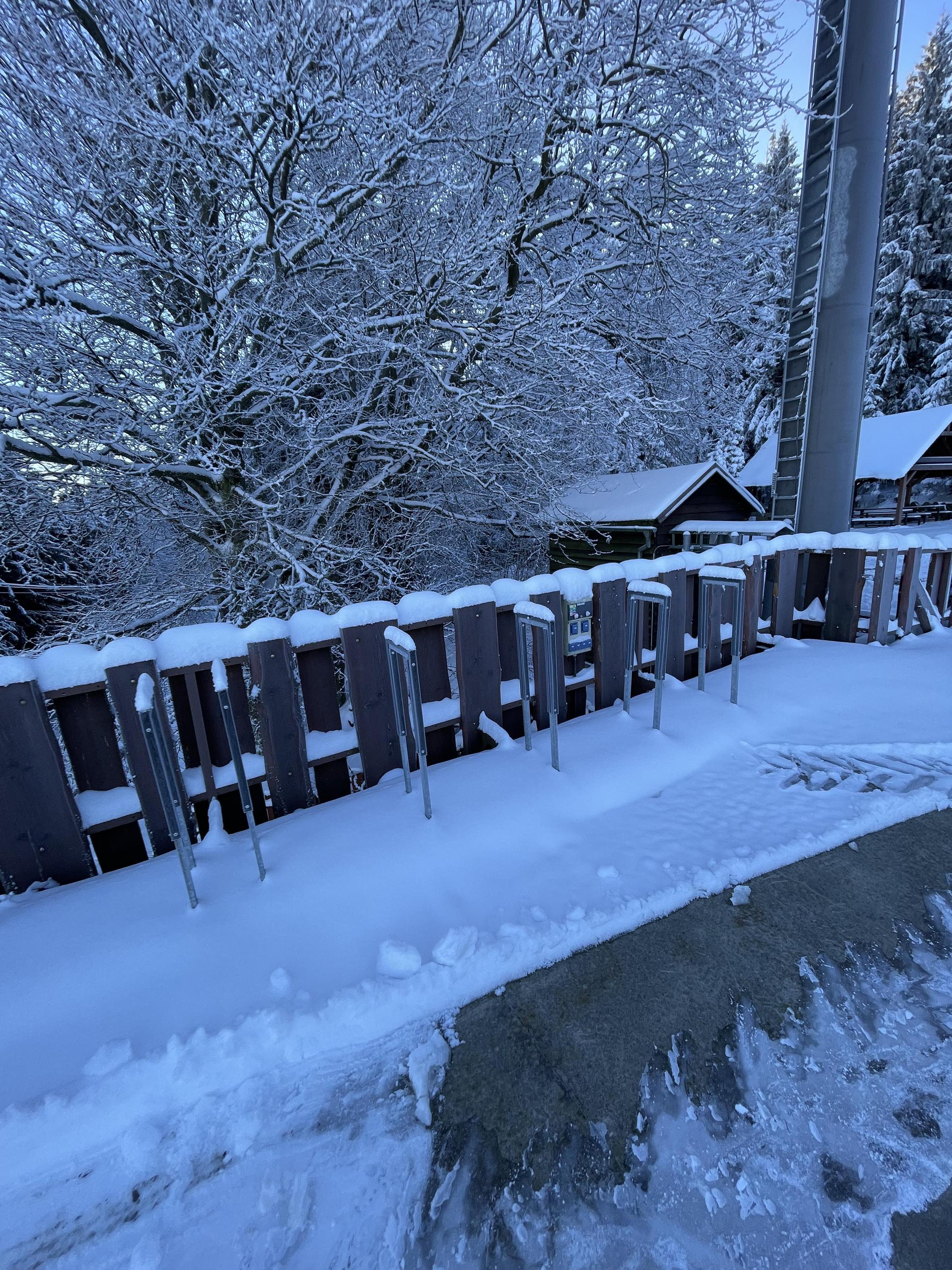 Nabíjecí stanice pro elektrokola hotel Sůkenická foto 3