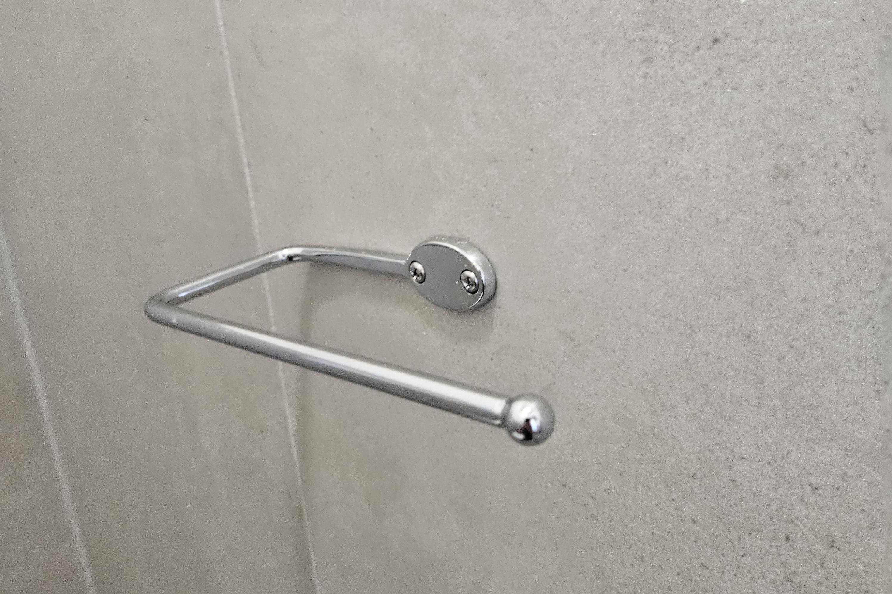 Vrtání do obkladů. Kotvení zrcadel, skříněk atd...