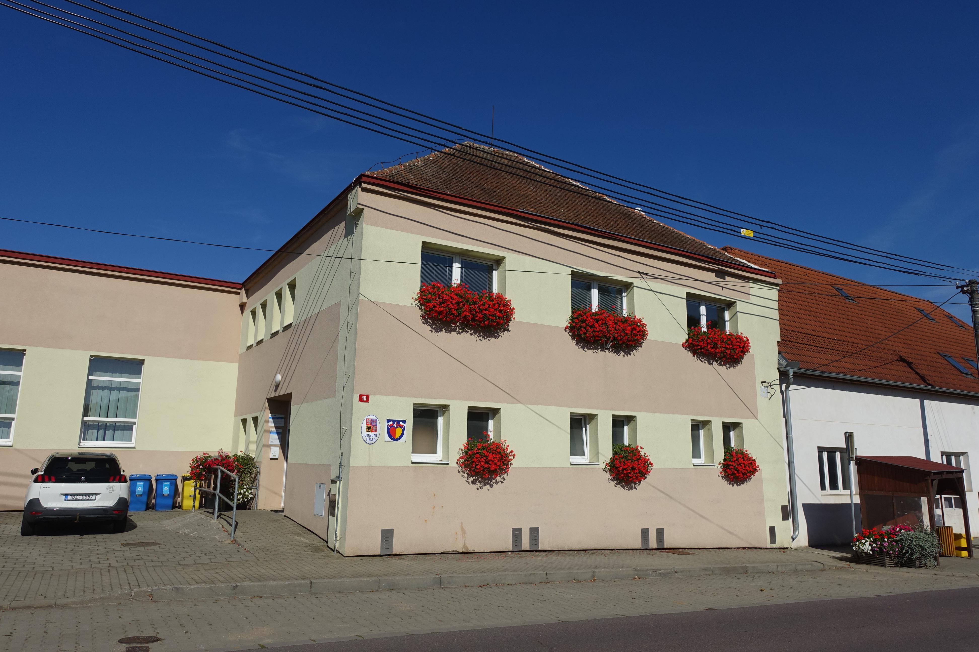 Hluboké Mašůvky - obecní úřad foto 6