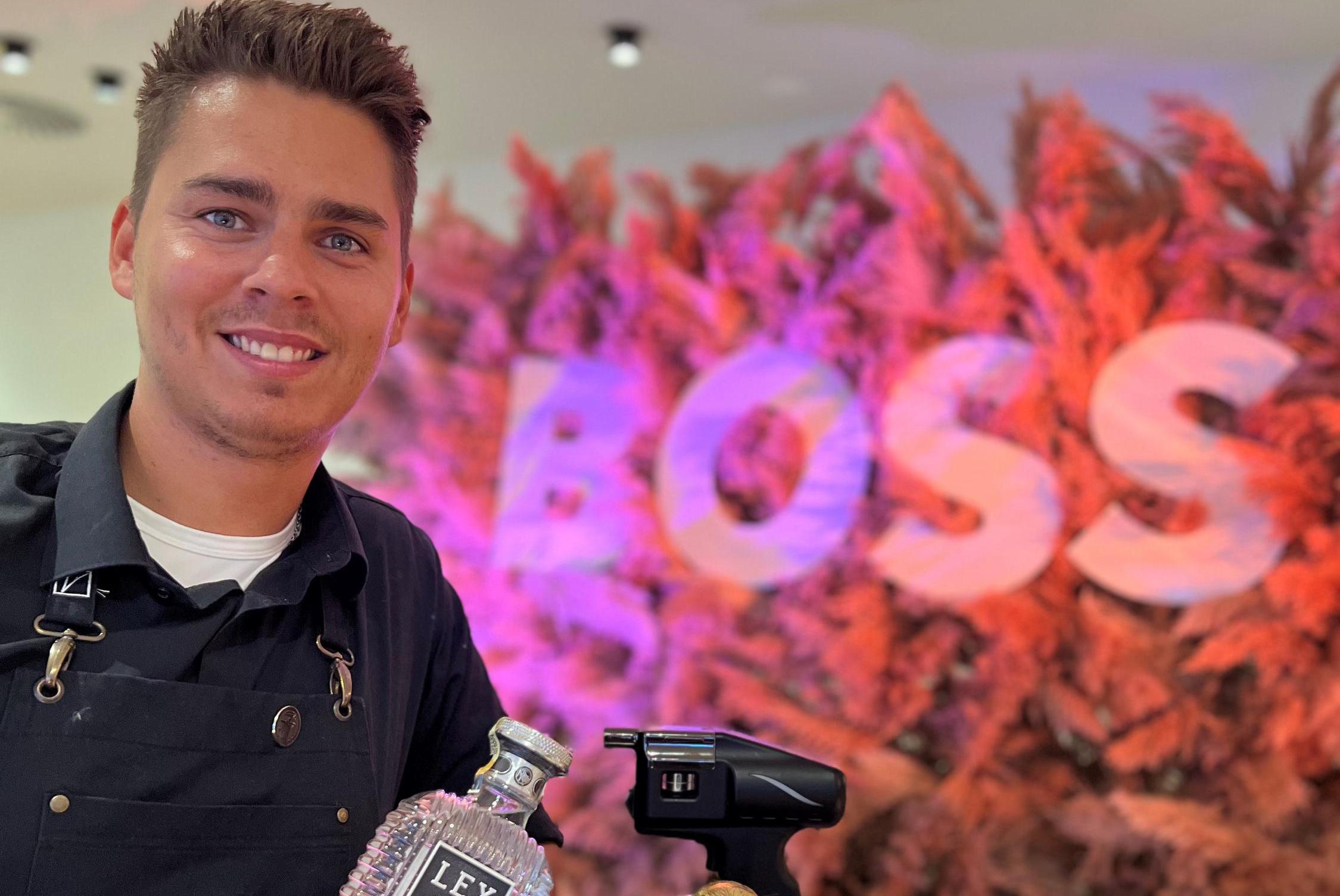 Barmanská show a koktejly Tomáš Vančura