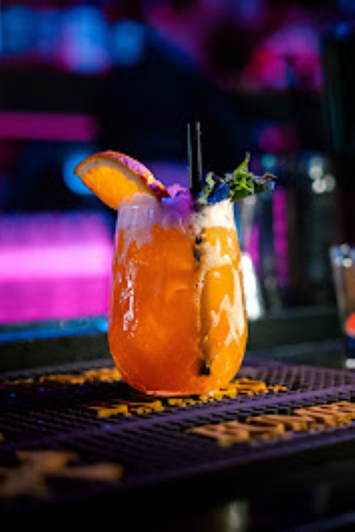 Nebe Music & Cocktail Bar foto 4