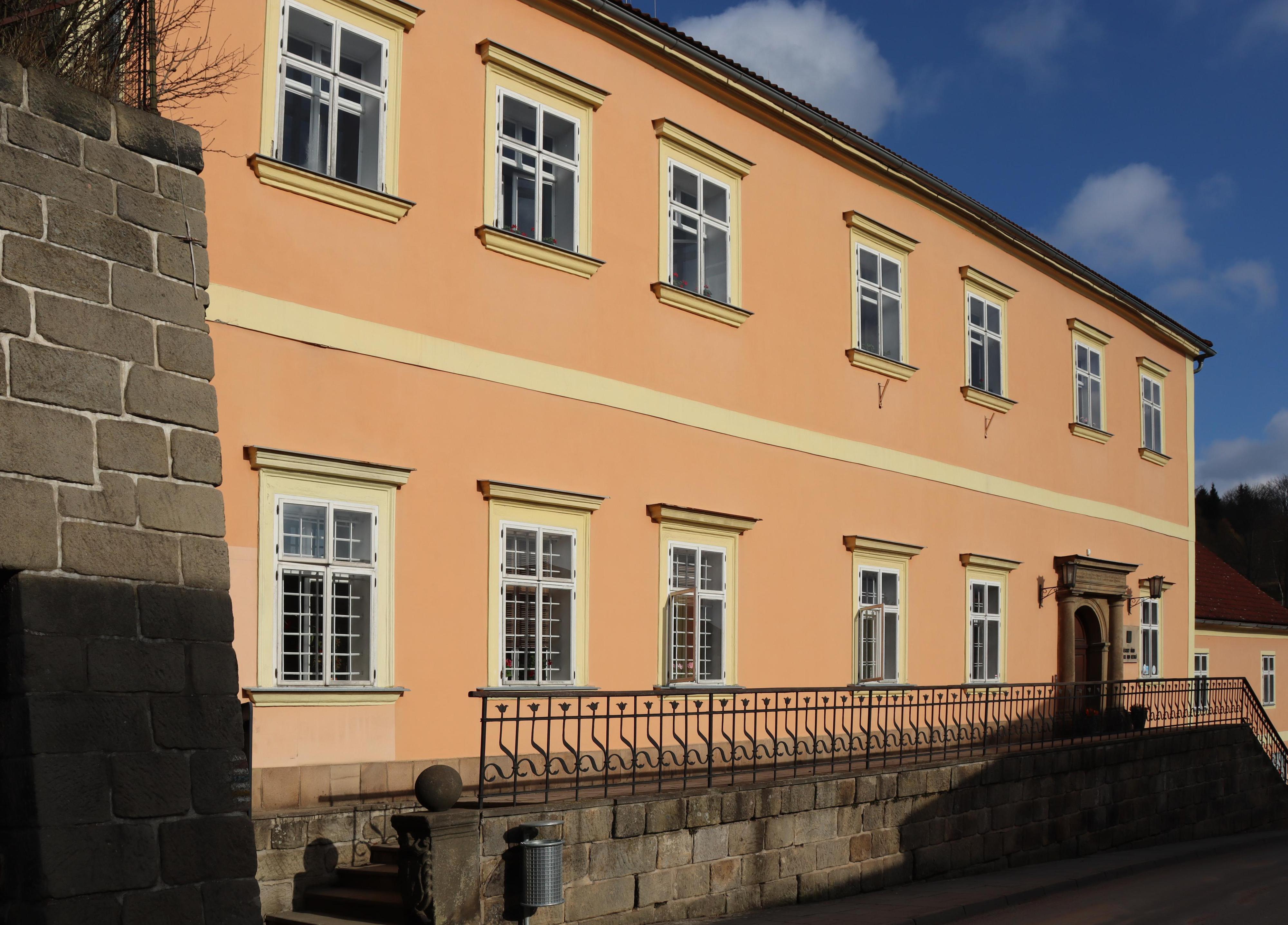 Teplice nad Metují - městský úřad foto 3