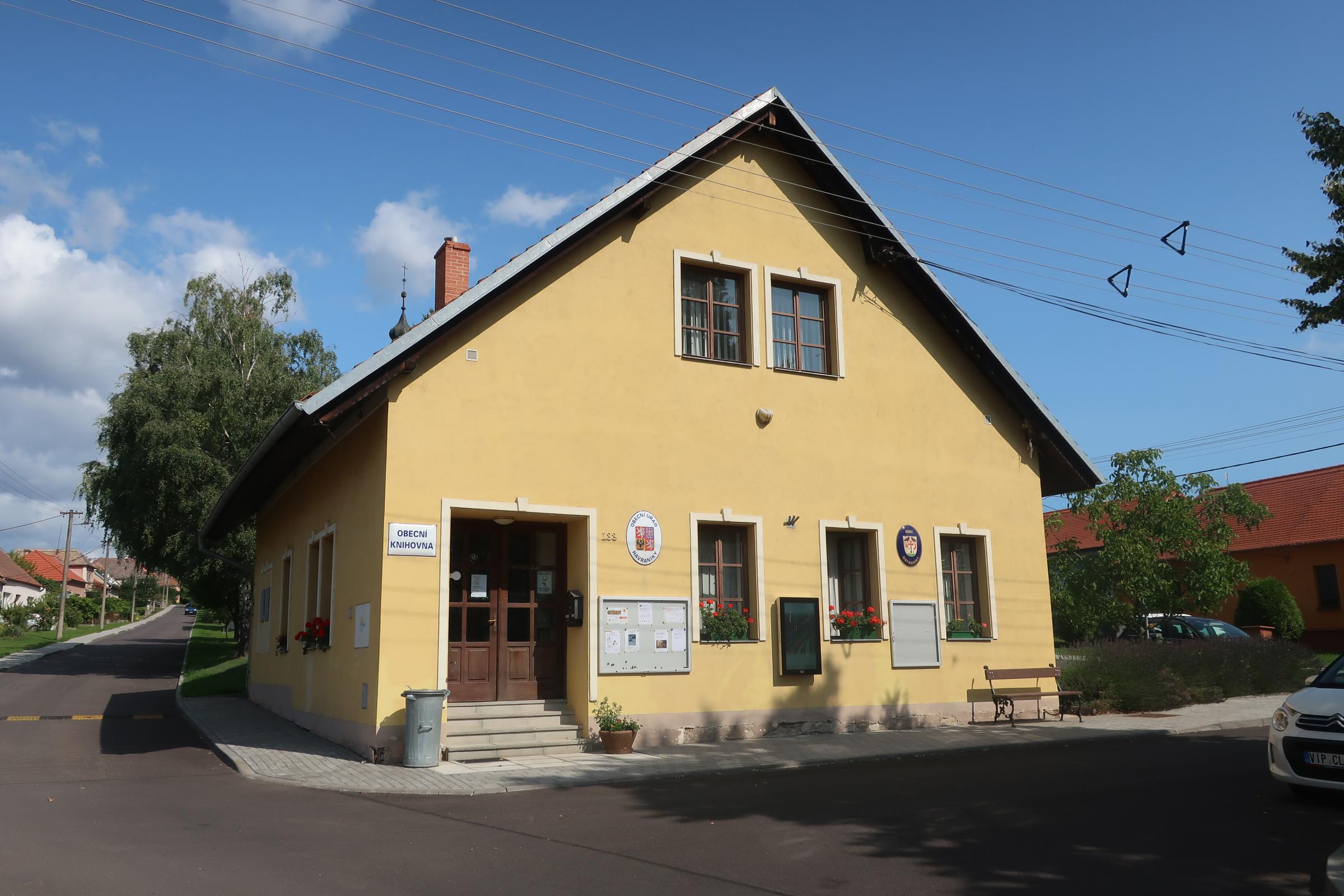 Havraníky - obecní úřad foto 2
