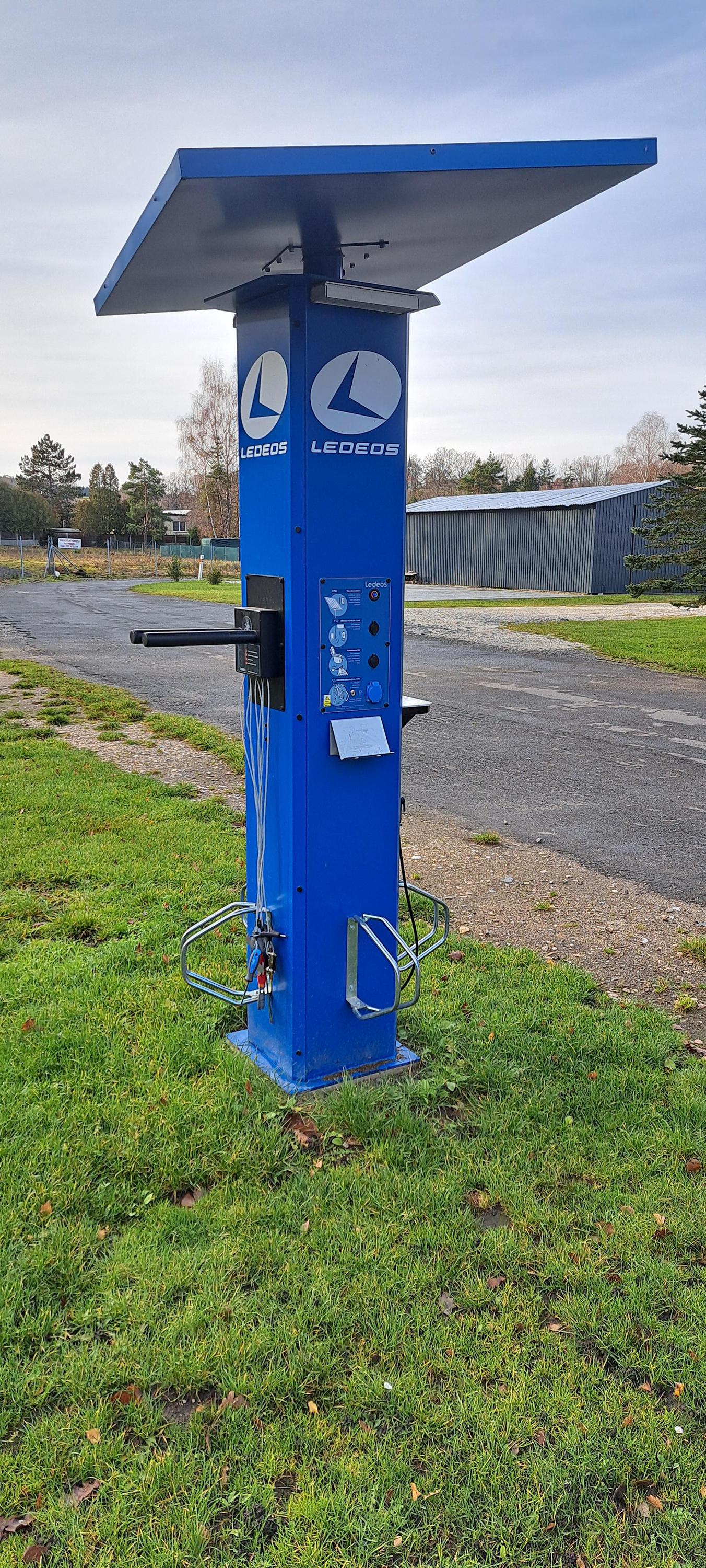 Multifunkční dobíjecí stanice kemp Pohoda foto 3