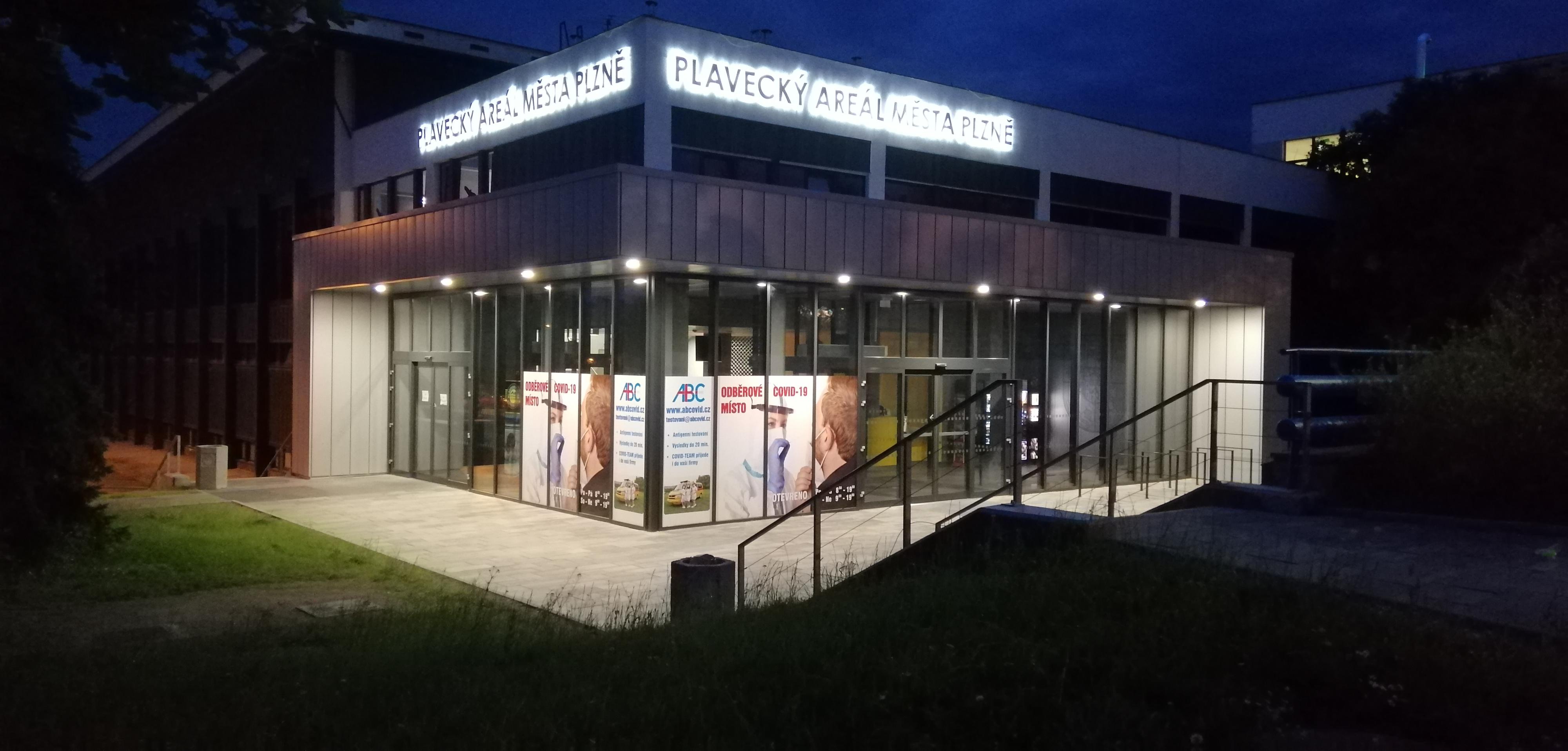 Plavecký bazén Slovany foto 4