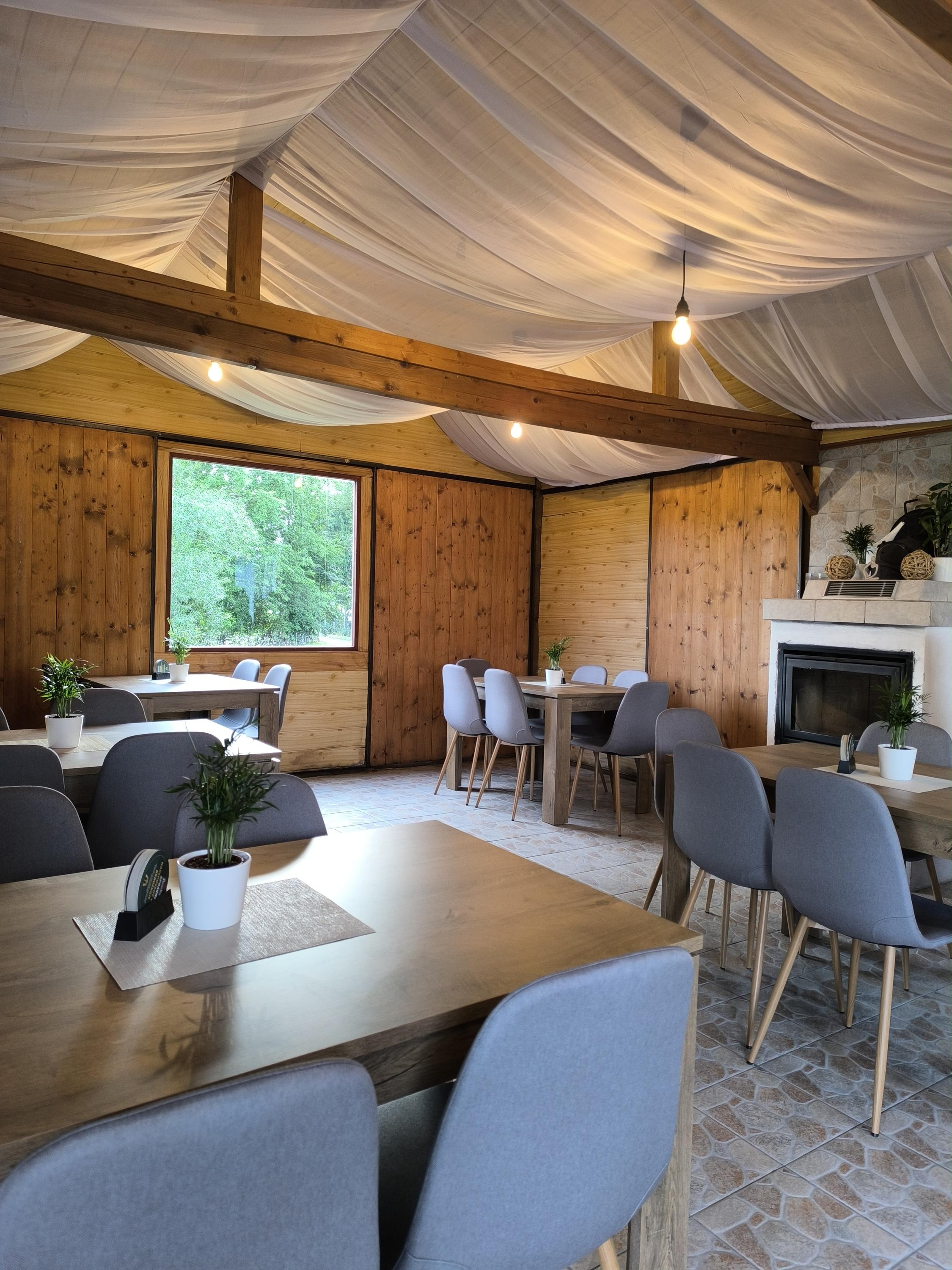 Zahradní restaurace NAROZI Lipno foto 5