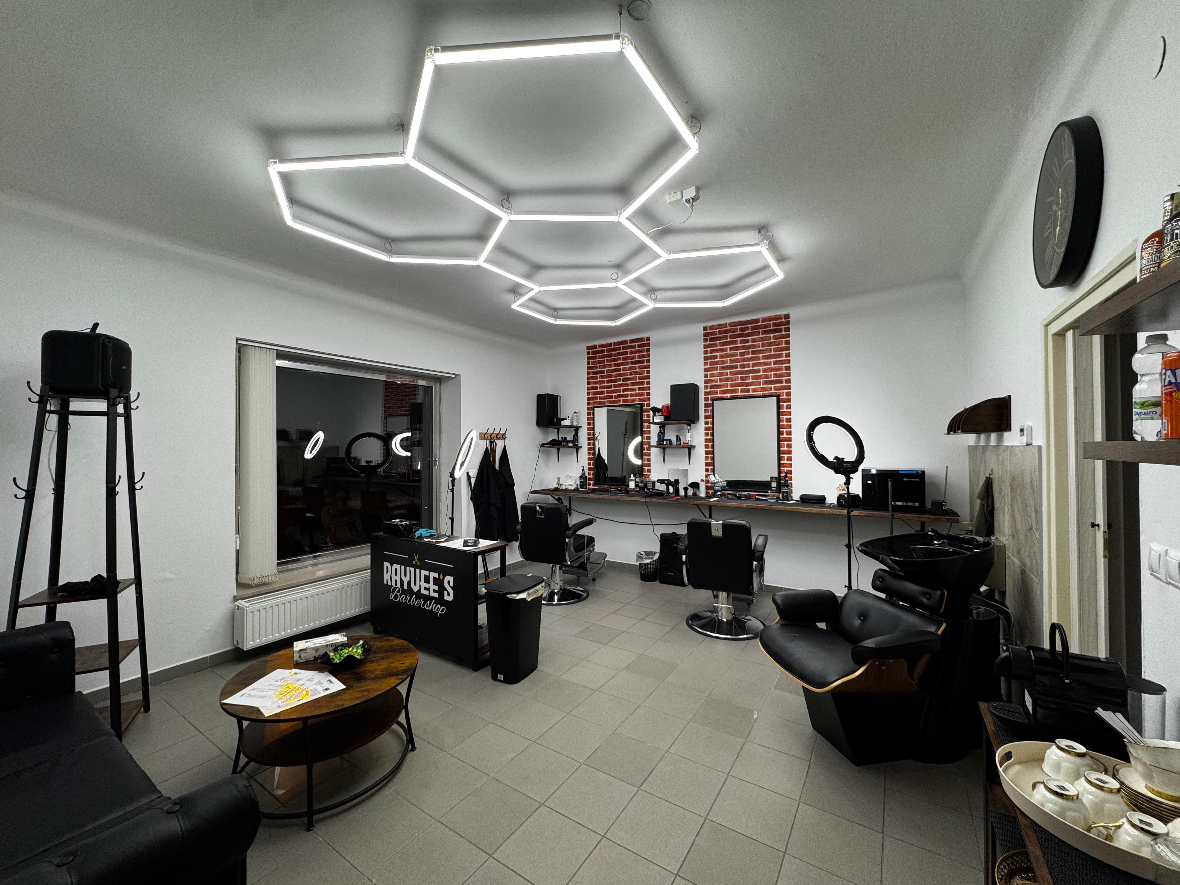 Rayvee's Barbershop foto 3