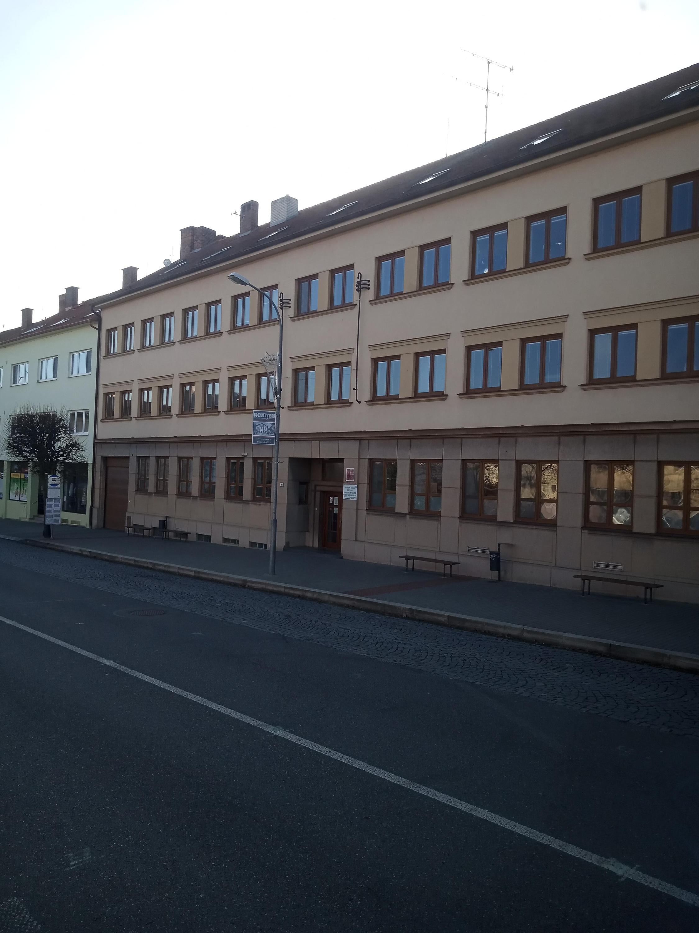 SŠ dopravy, obchodu a služeb - Školní jídelna foto 2