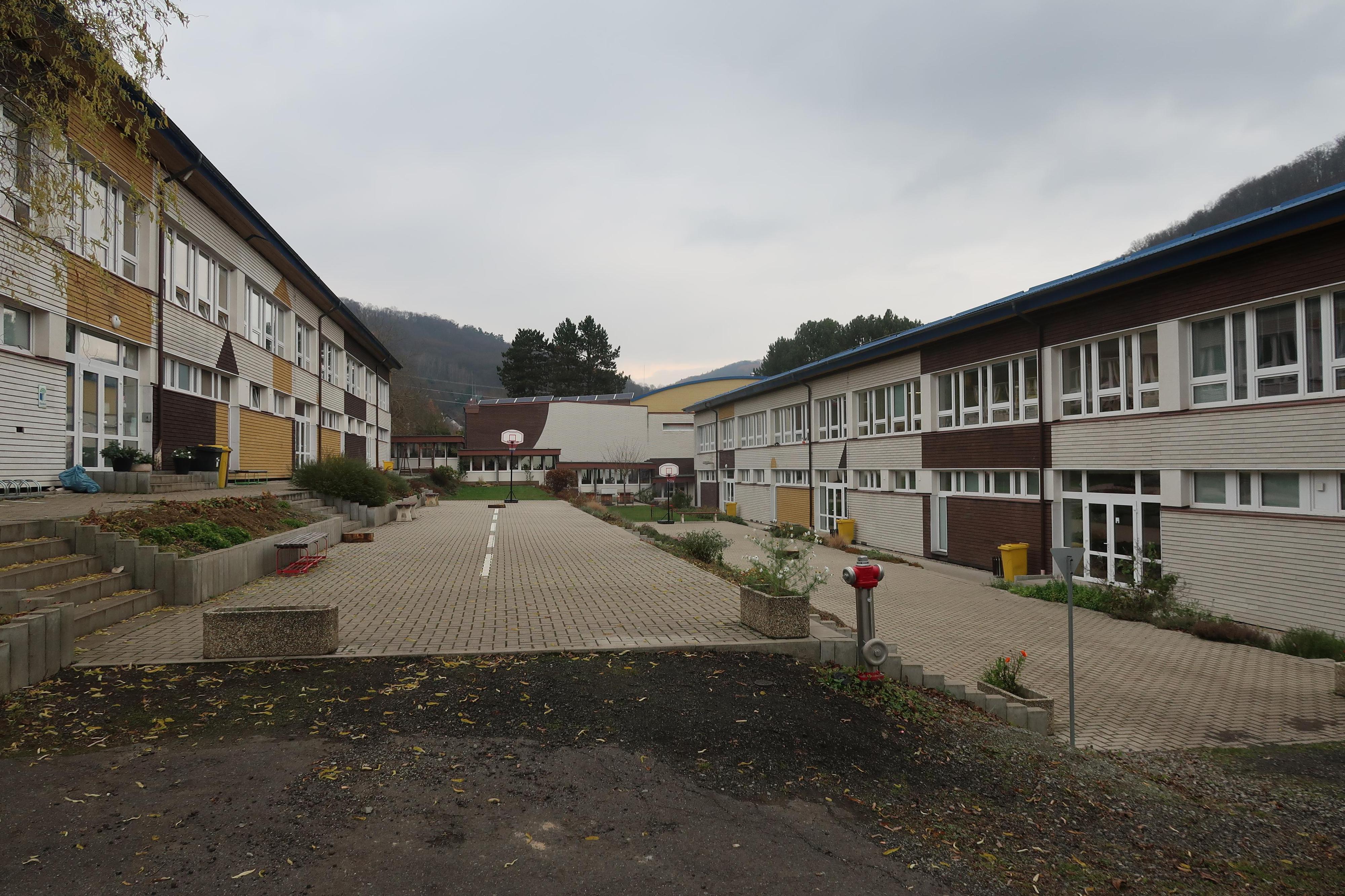 Základní škola a Mateřská škola Povrly, okres Ústí nad Labem foto 2