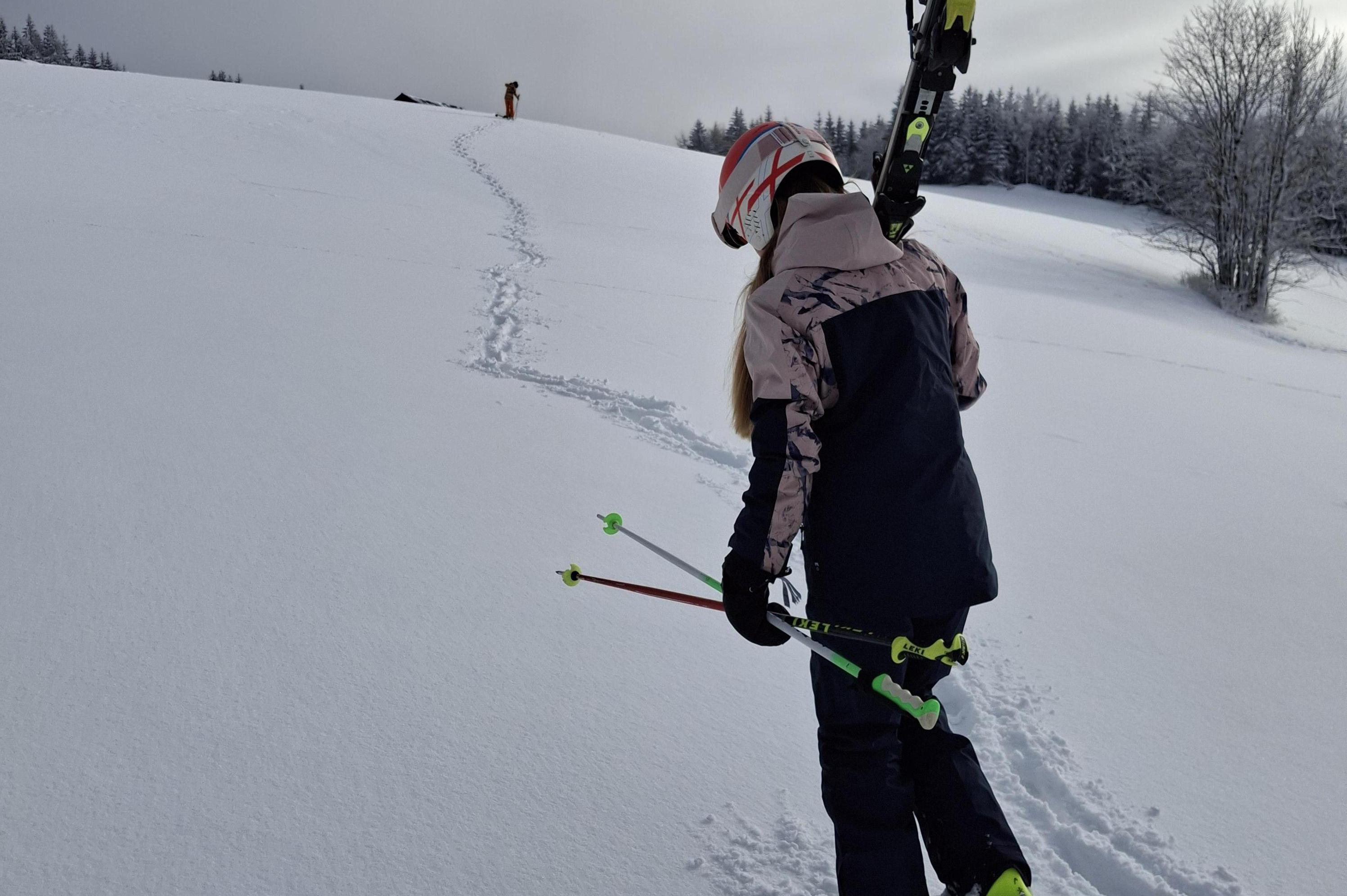 Servis lyží, snowboardů, běžek.