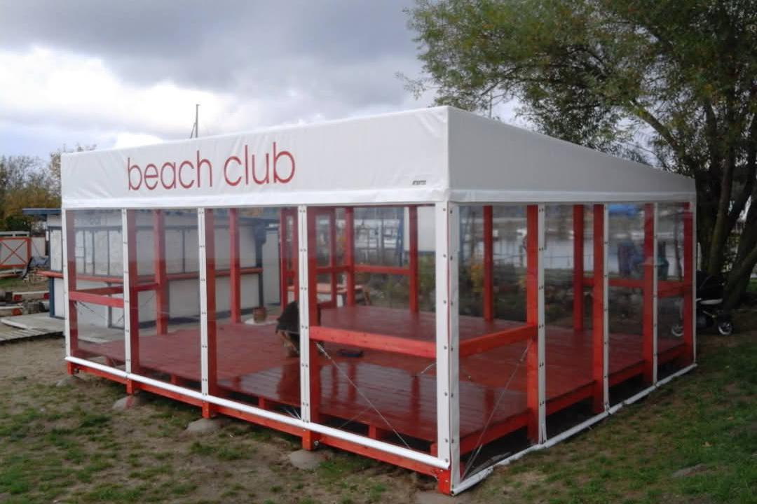 Opláštění venkovních zahrádek restaurací a kaváren