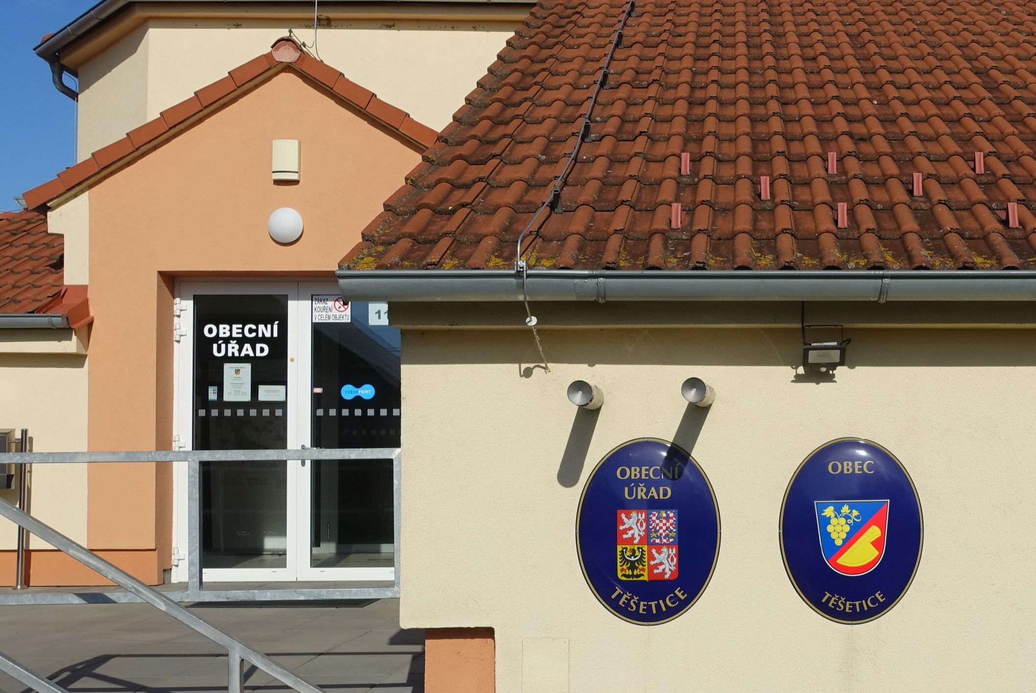 Těšetice - obecní úřad foto 2