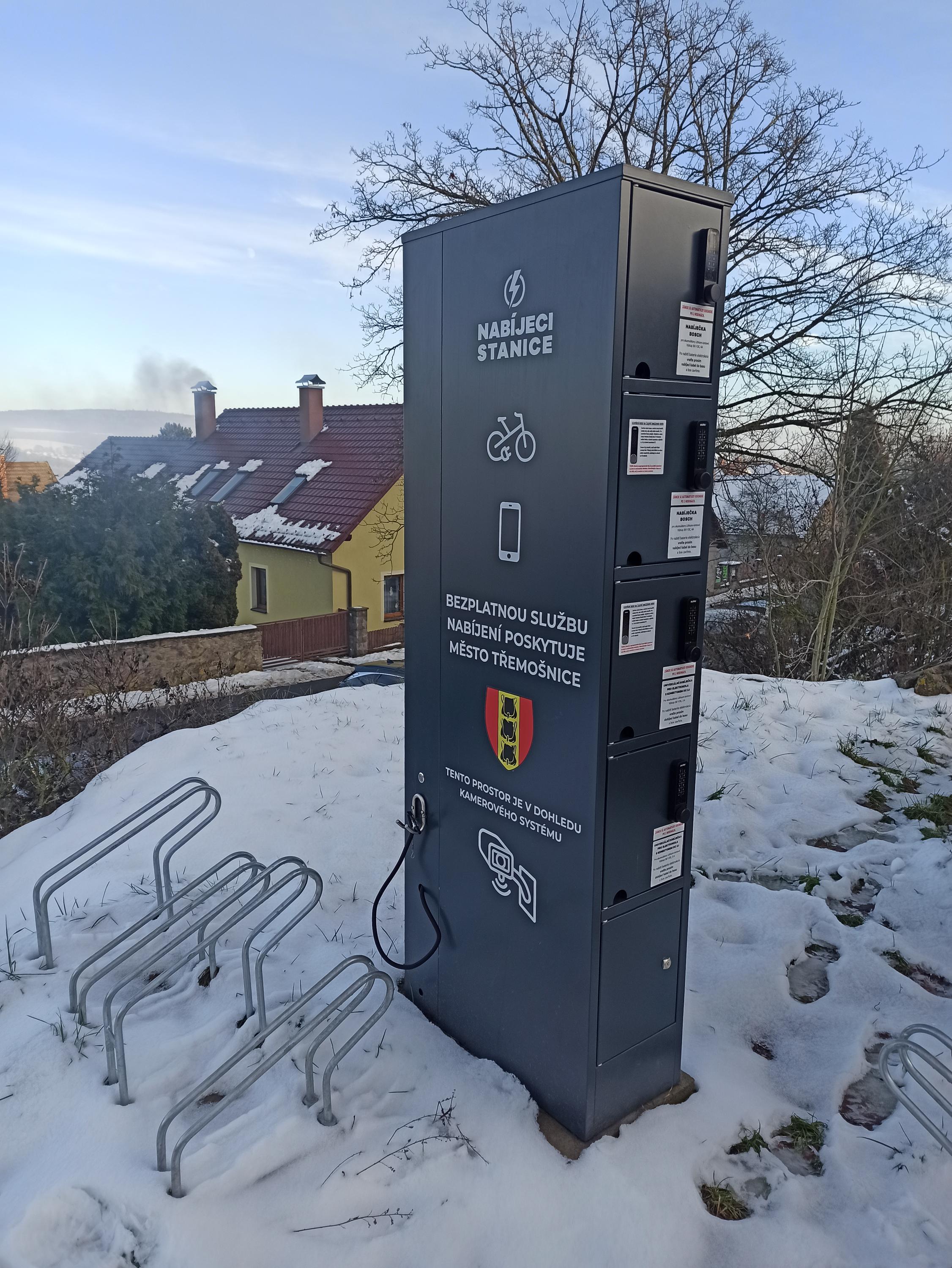 Nabíjecí stanice pro elektrokola a mobilní zařízení foto 4