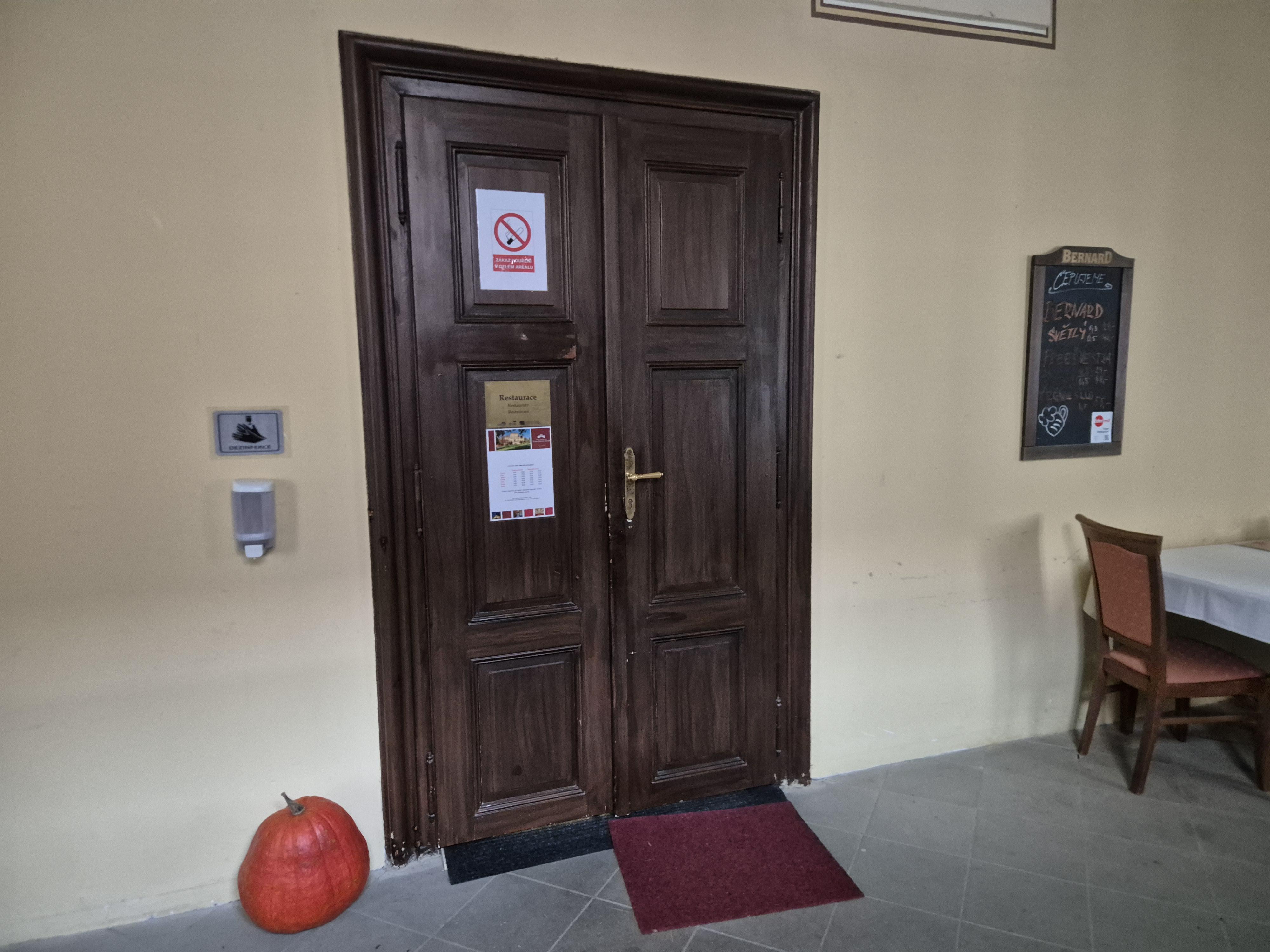 Restaurace Zámek Červený Hrádek foto 6