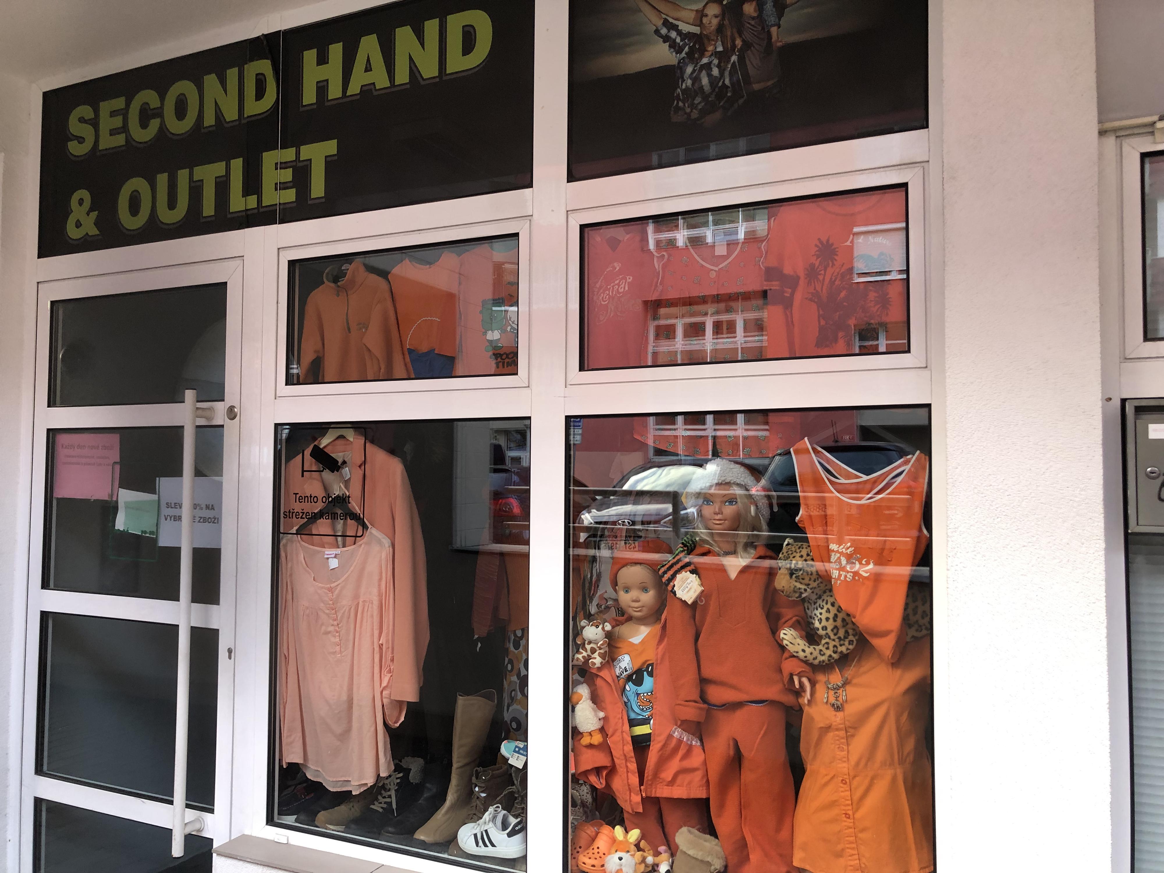 Second Hand & Outlet foto 3