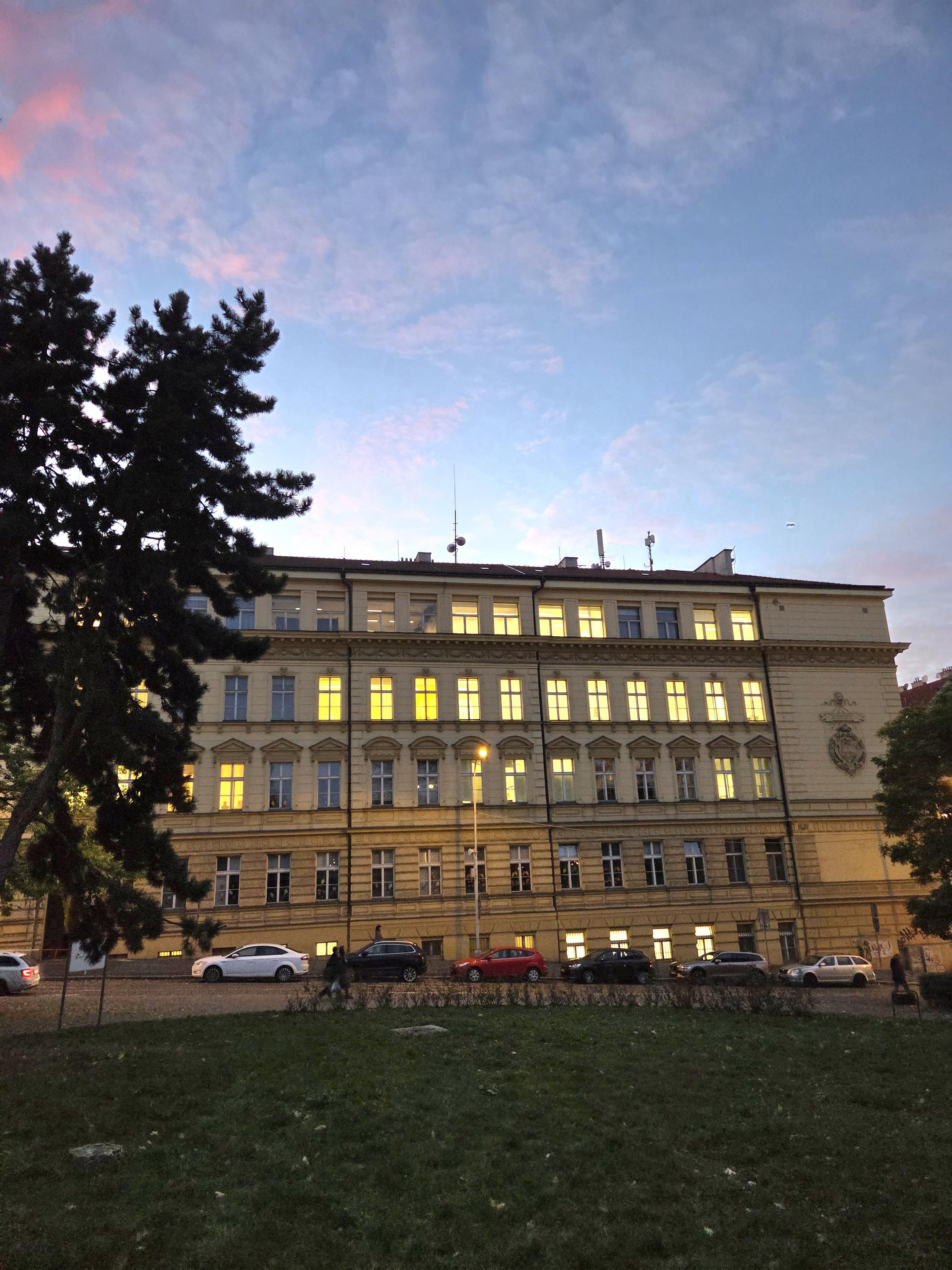 ZŠ a Střední škola Praha 2, Vinohradská foto 2