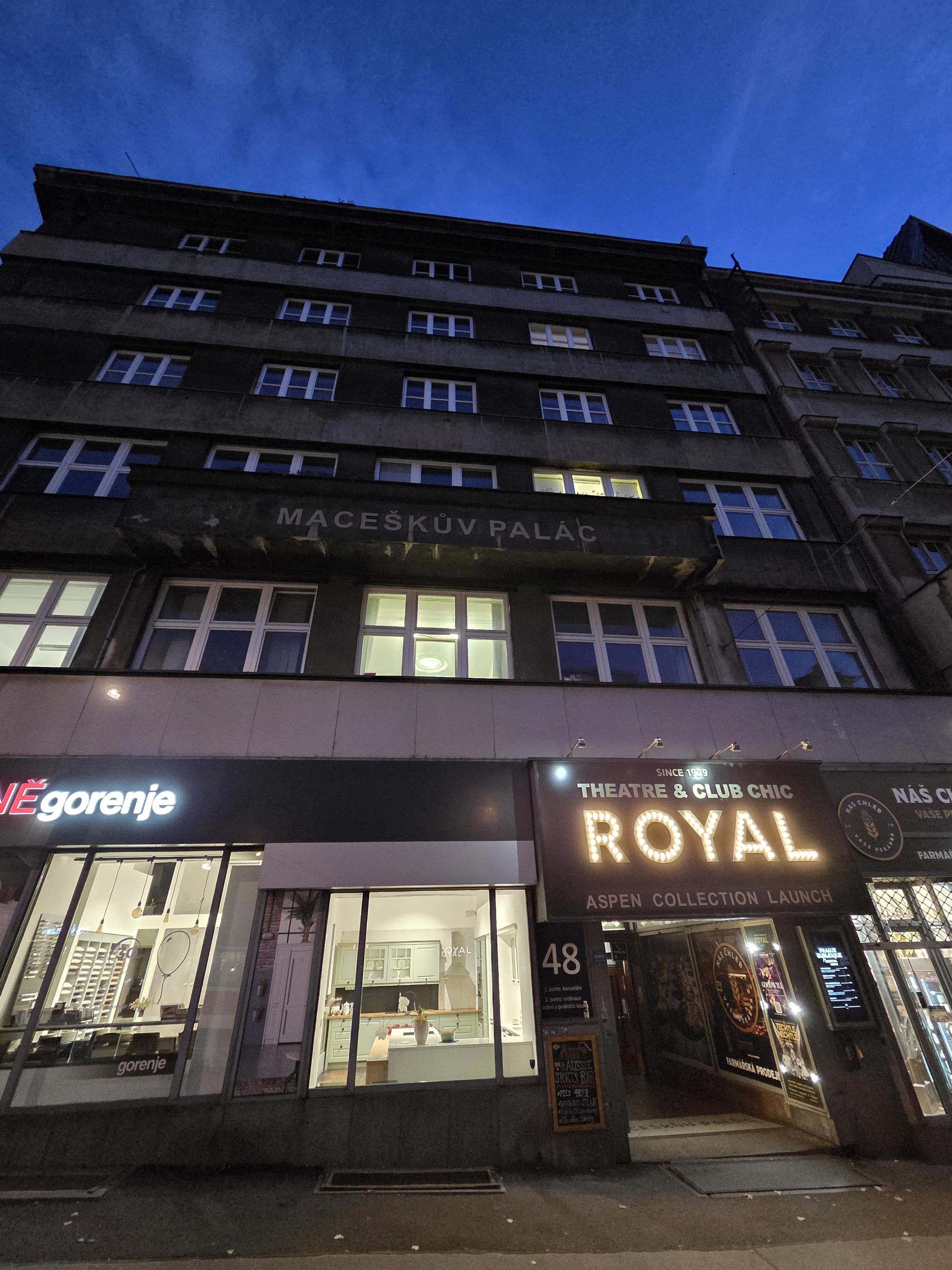 Royal Theatre & Club Chic foto 6
