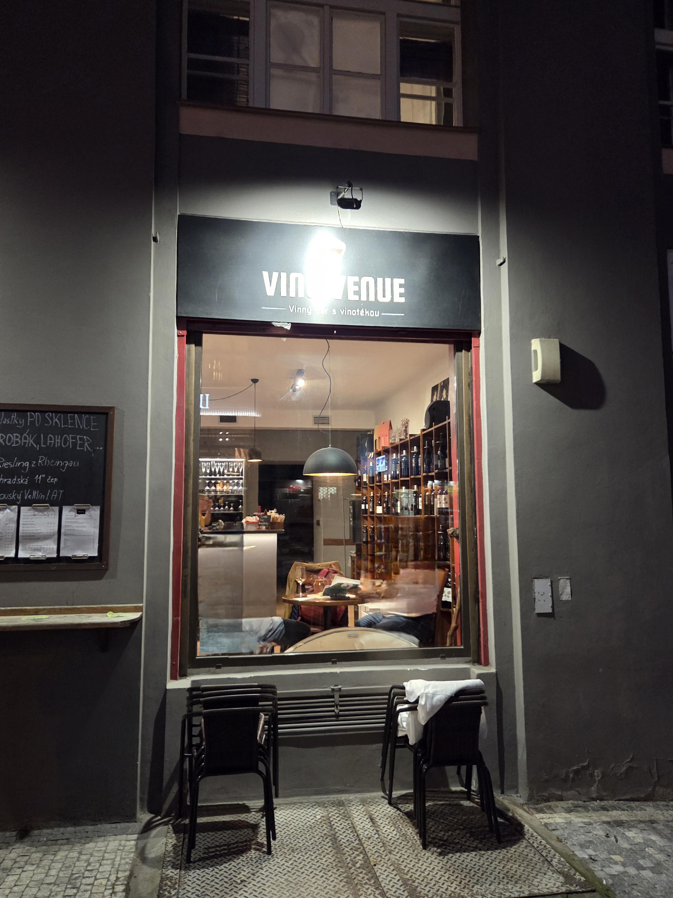 VINO VENUE - Vinný bar s vinotékou foto 6