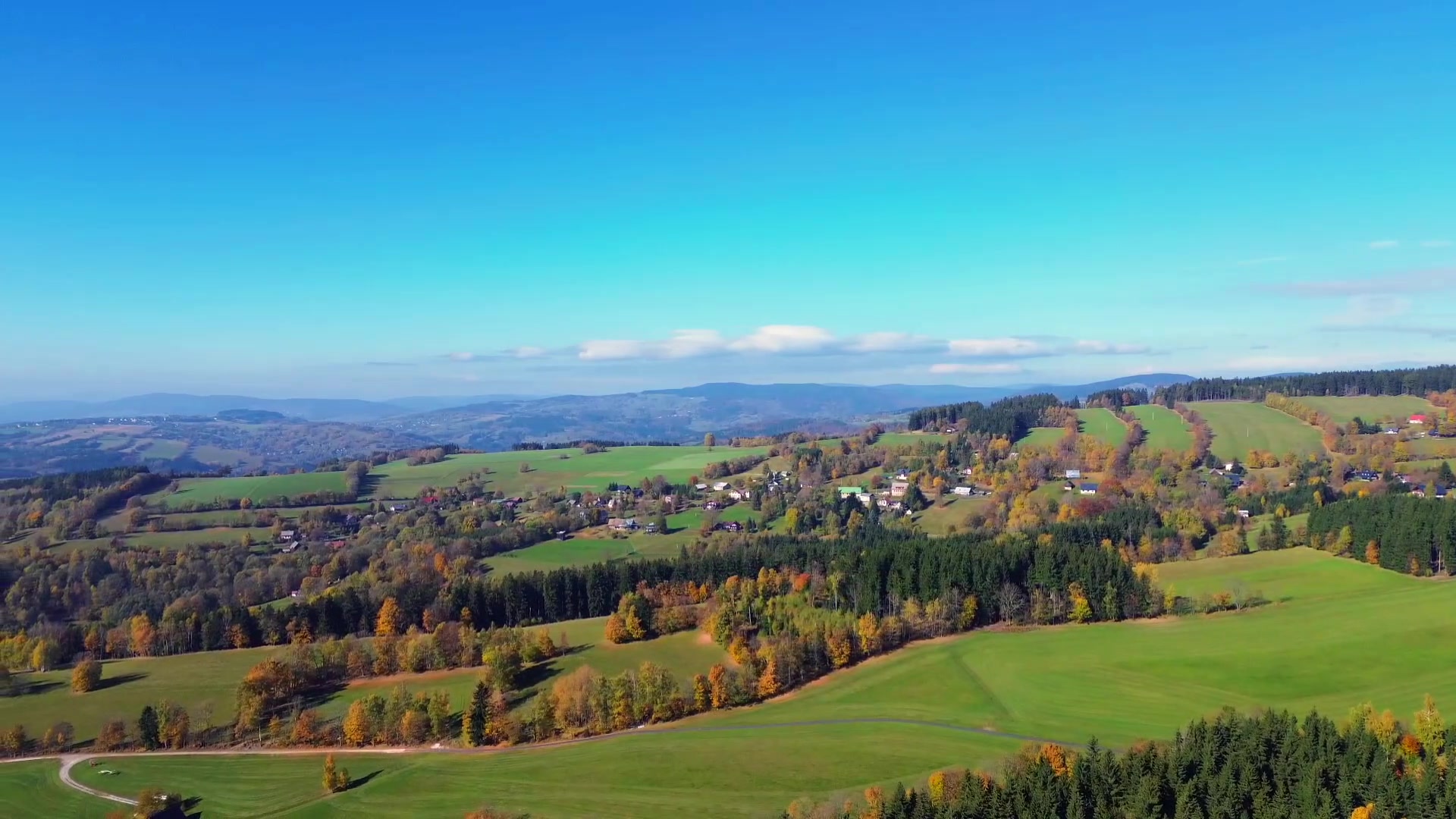 Kamila Kučerová - realitní makléřka RE/MAX G8 Reality foto 2 (náhled videa)