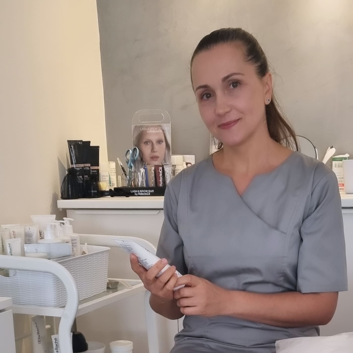 Čištění pletí ultrazvukovou špachtlí