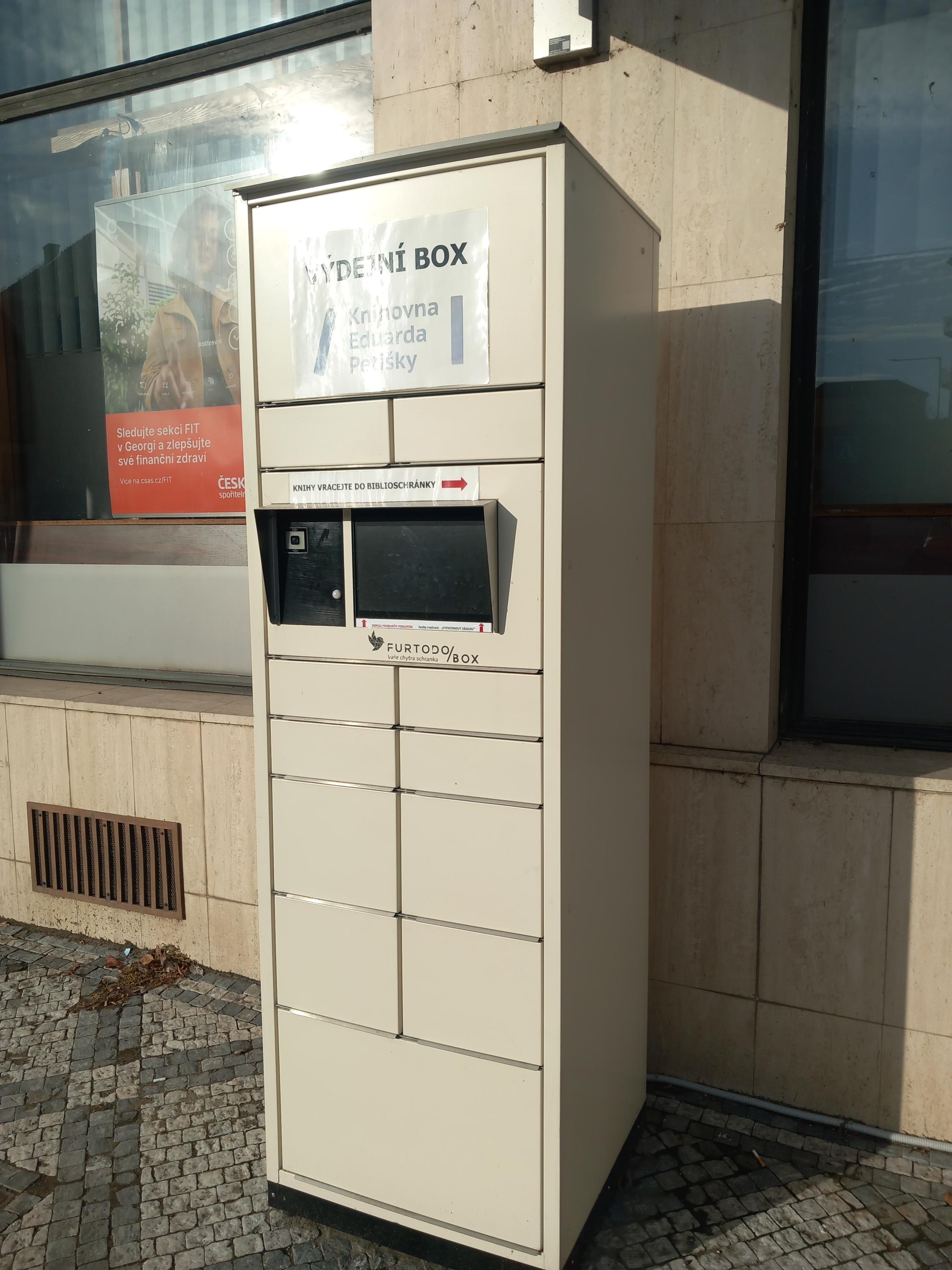 Knihovna Eduarda Petišky foto 2