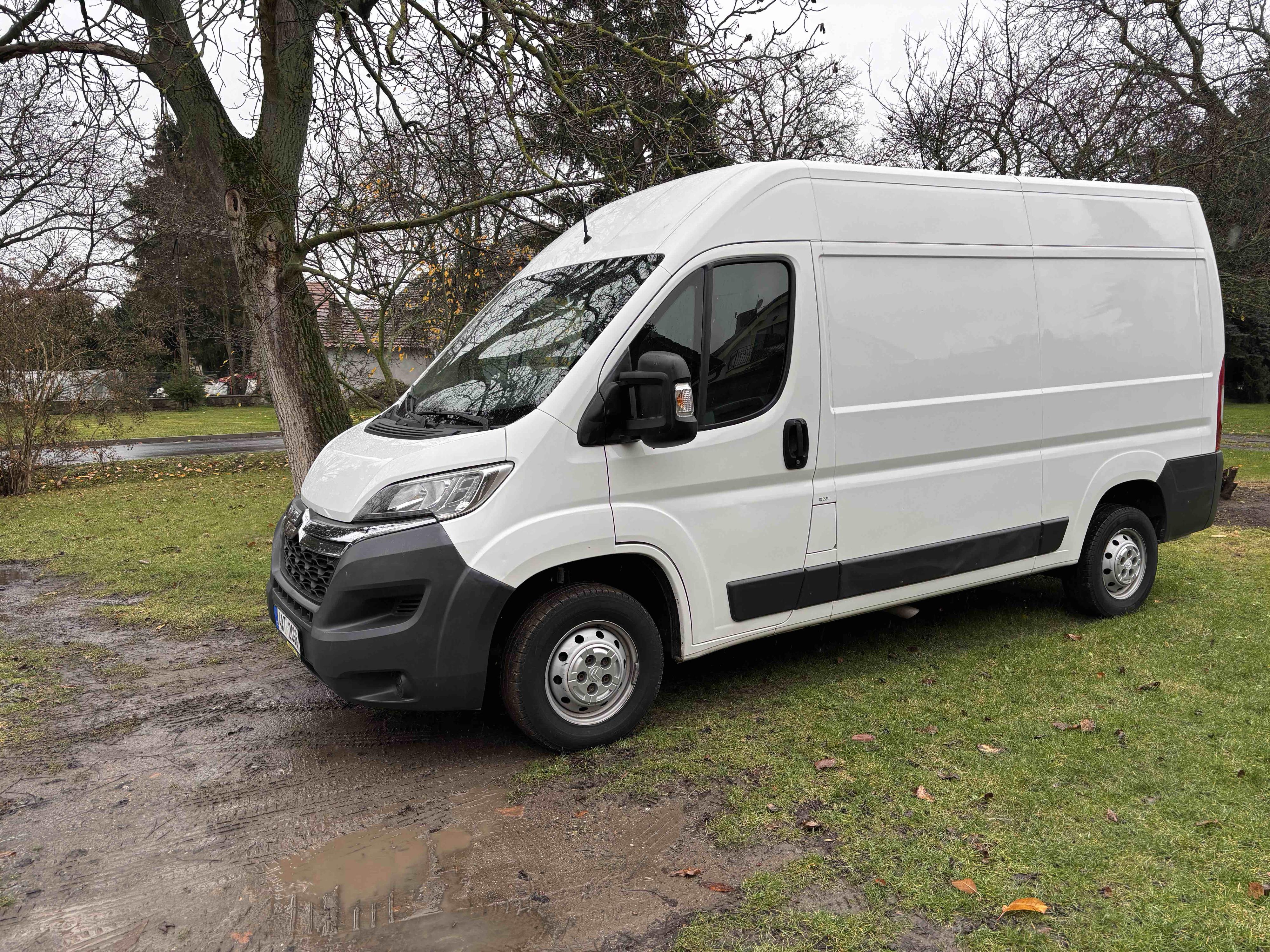 Půjčovna užitkových vozidel Velim foto 2