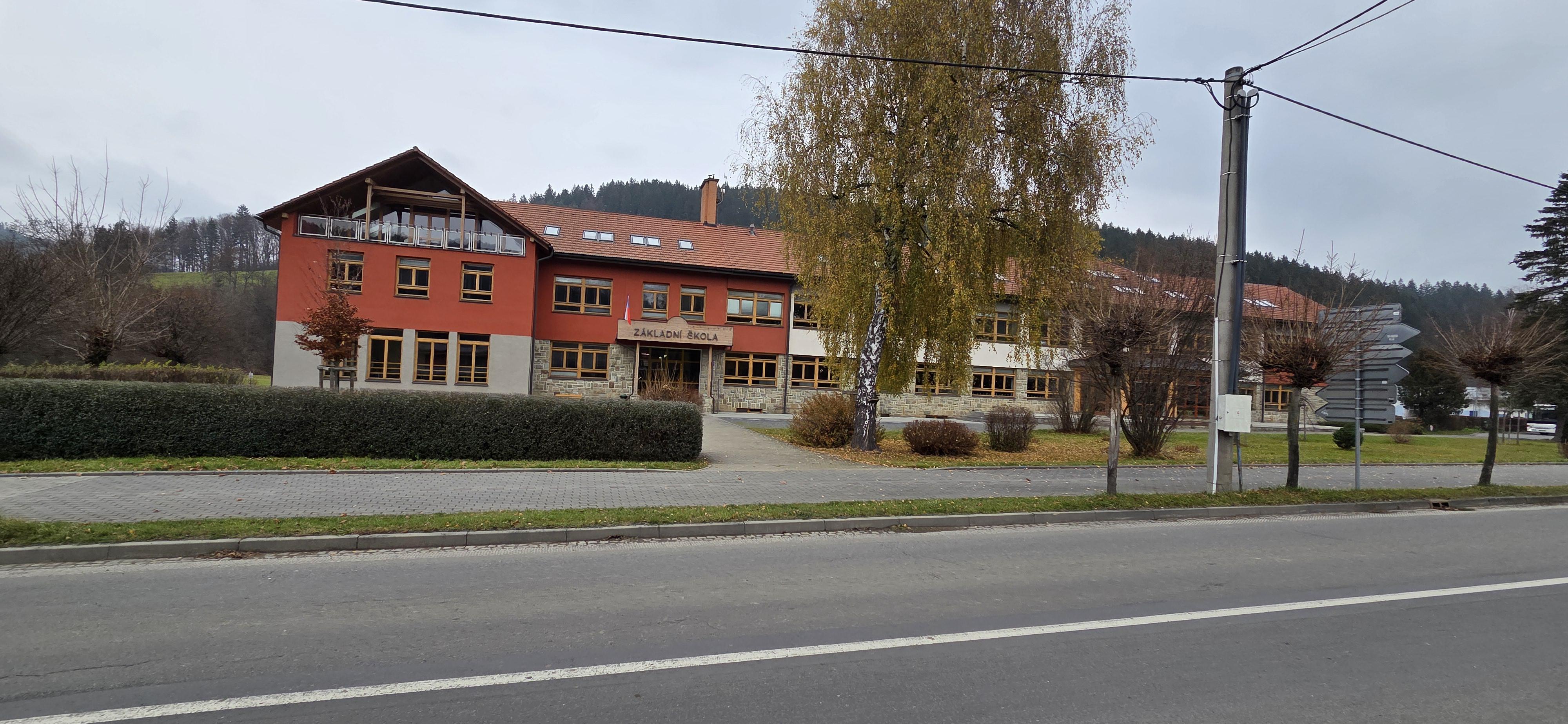 Základní škola Velké Karlovice, okres Vsetín foto 3