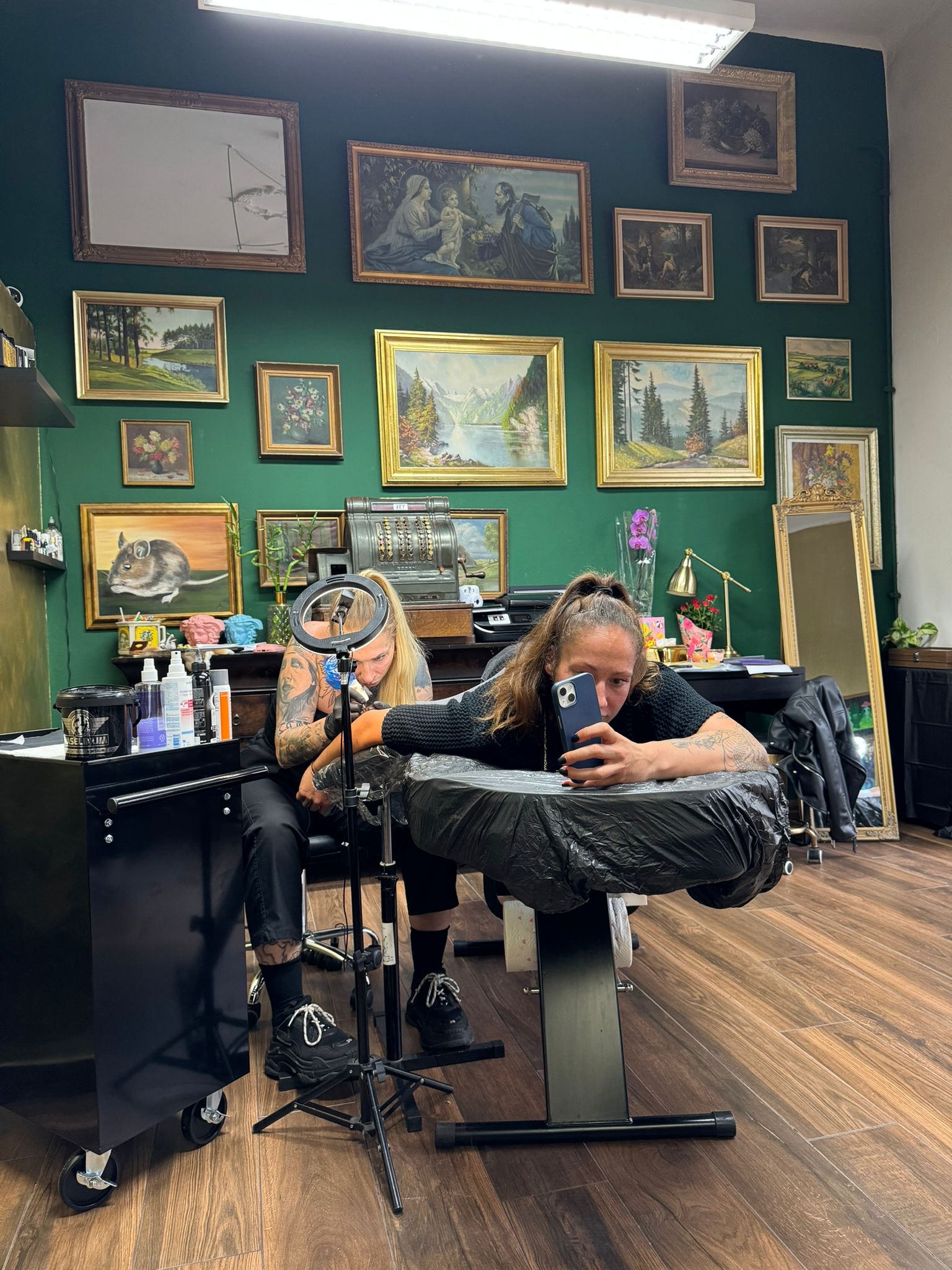 Jarutattoo & piercing shop foto 1