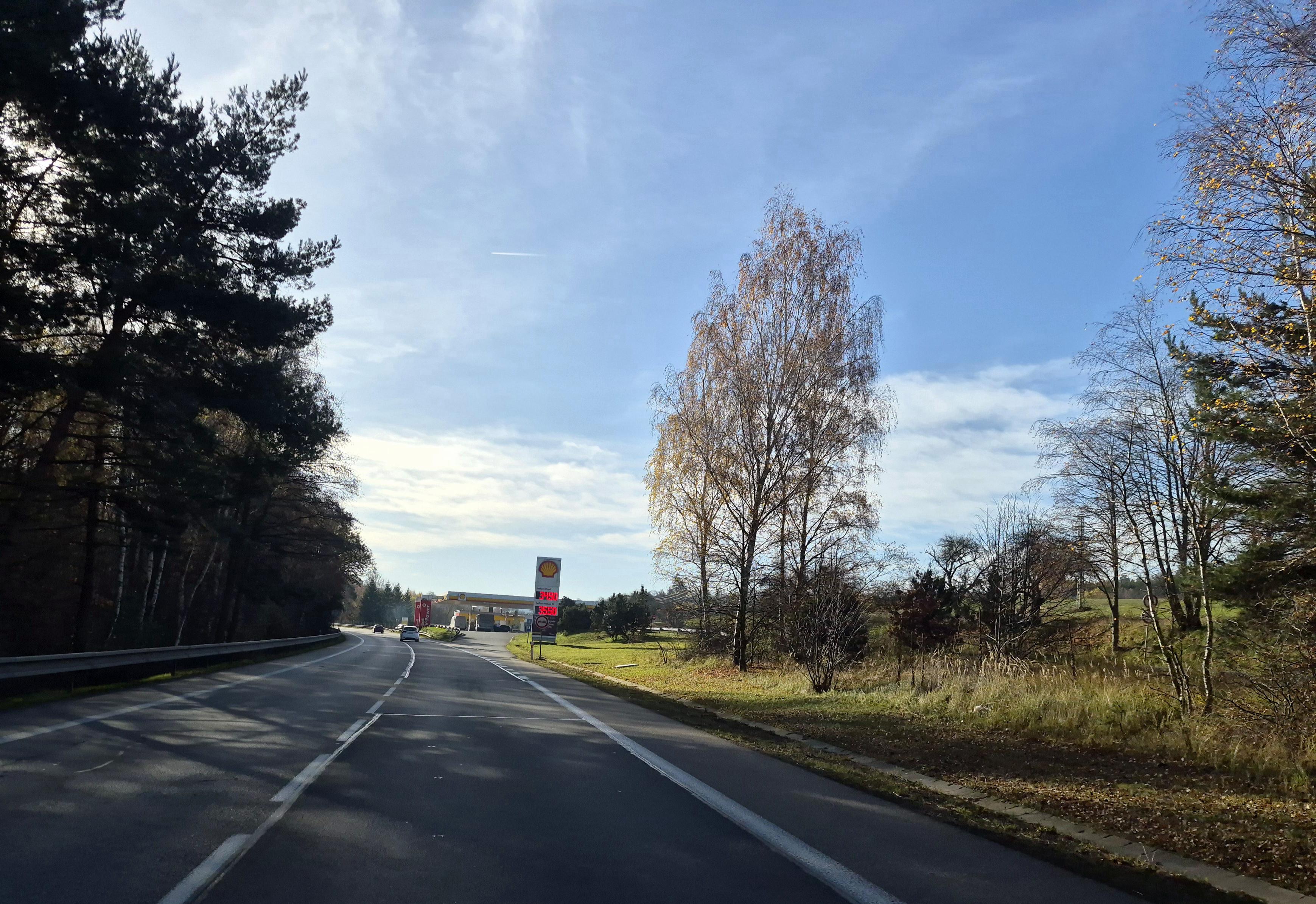 Občerstvení na čerpací stanici Shell foto 2