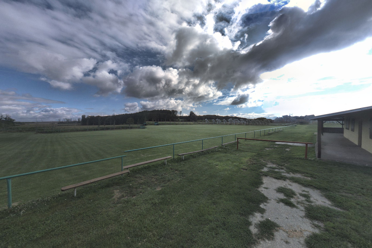 Fotbalové hřiště Vlasatice foto 2