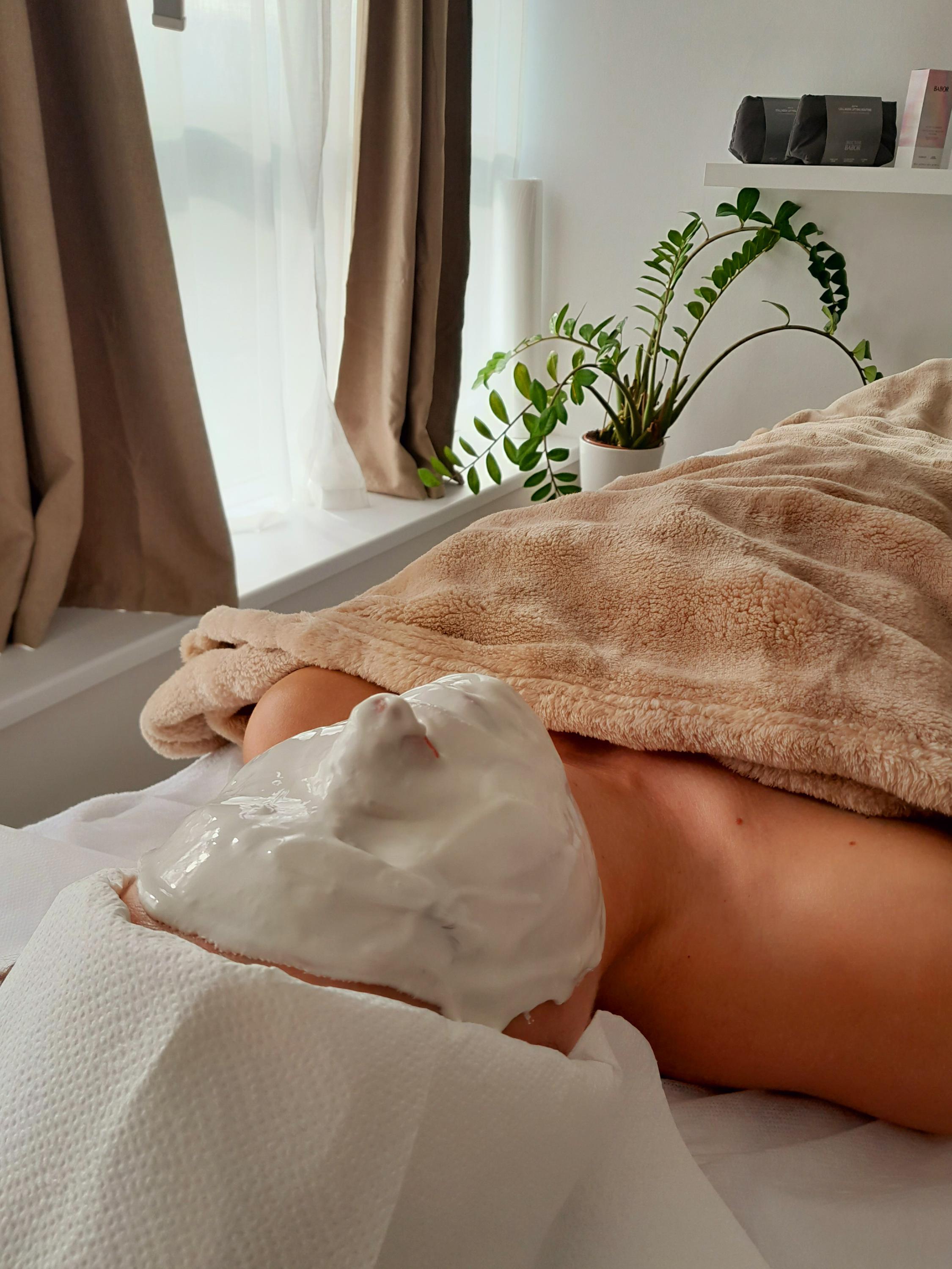 MORE THAN SKINCARE BY ZUZKA foto 2