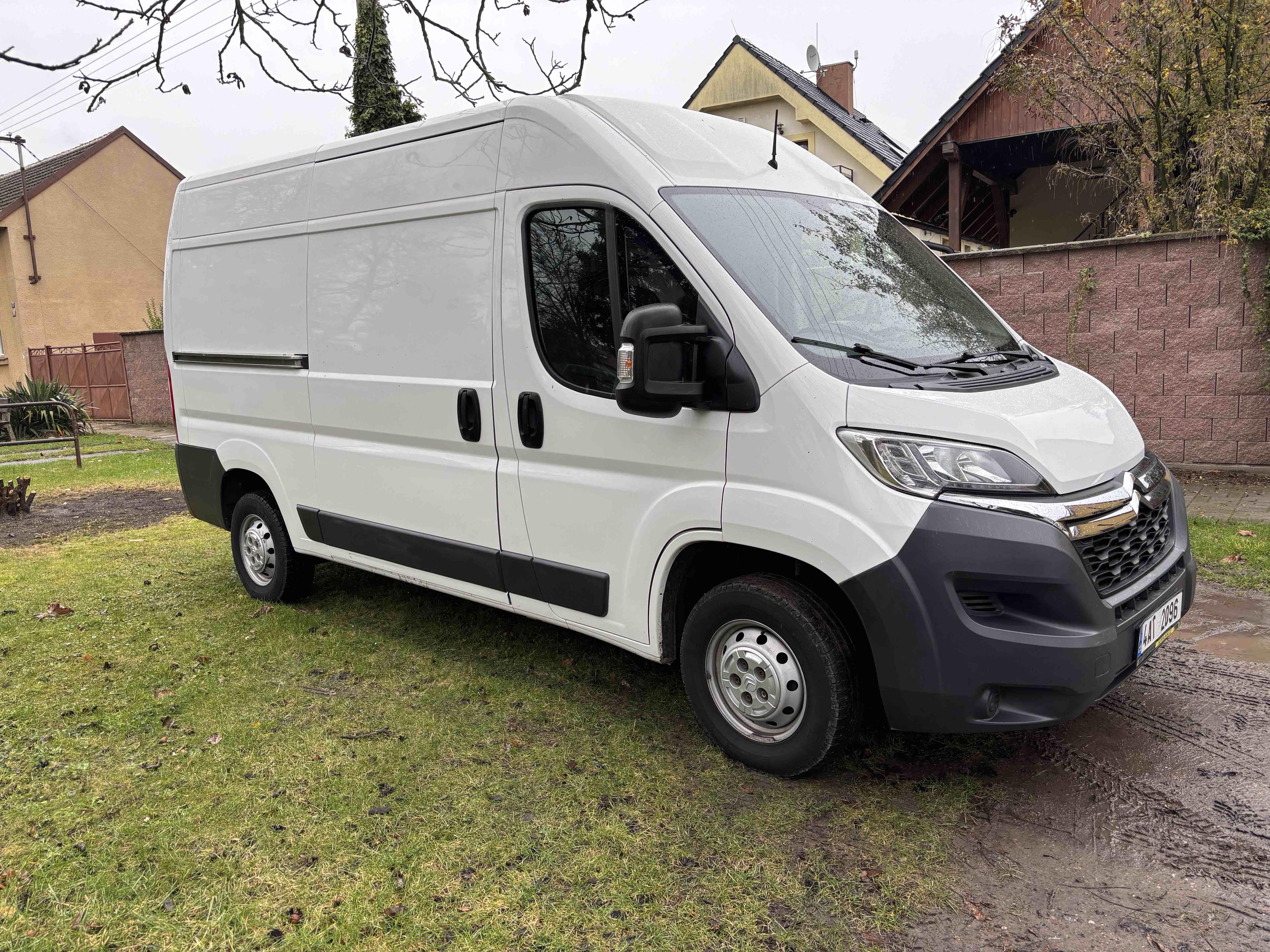 Půjčovna užitkových vozidel Velim foto 4