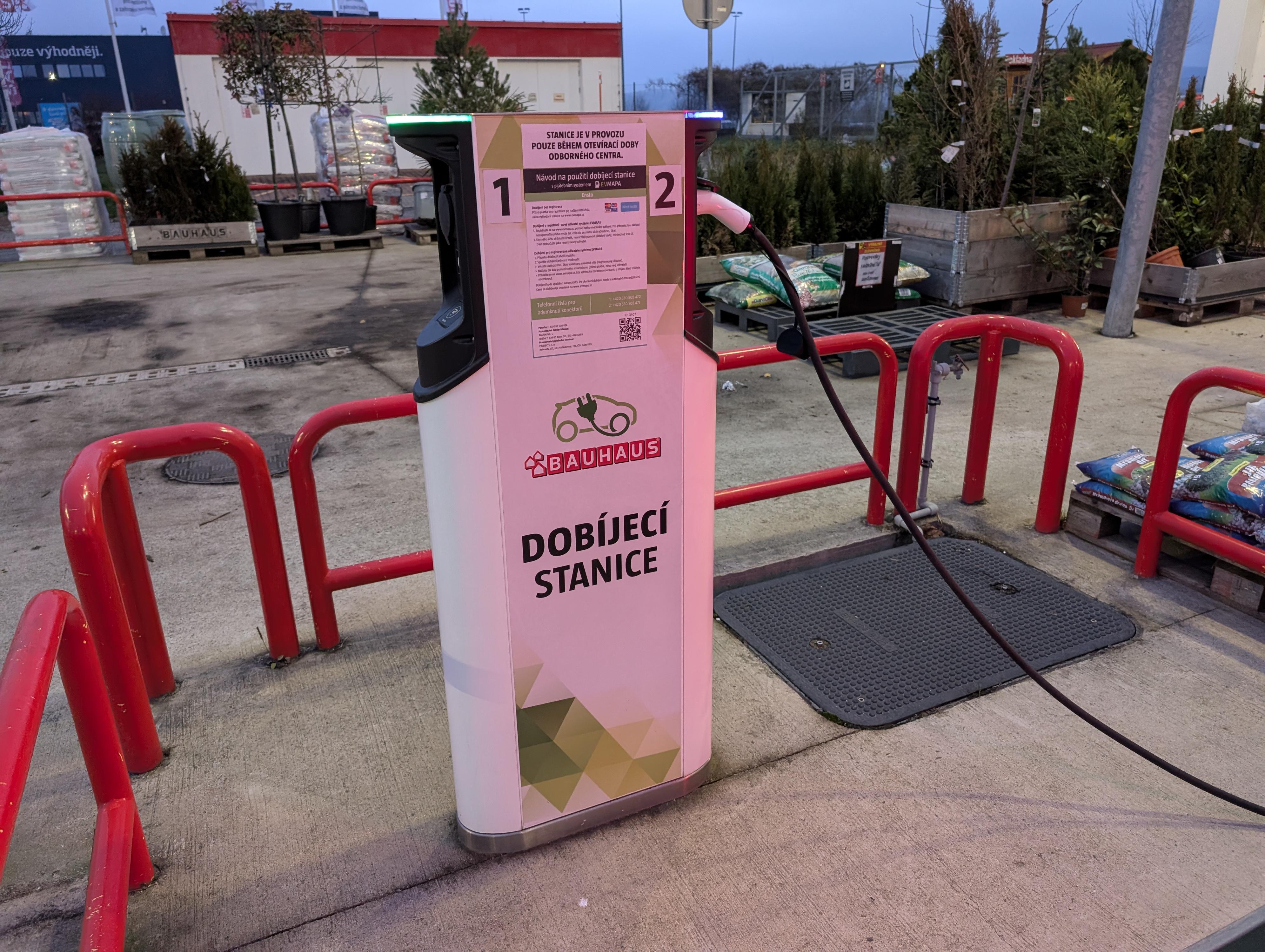 BAUHAUS – nabíjecí stanice foto 2