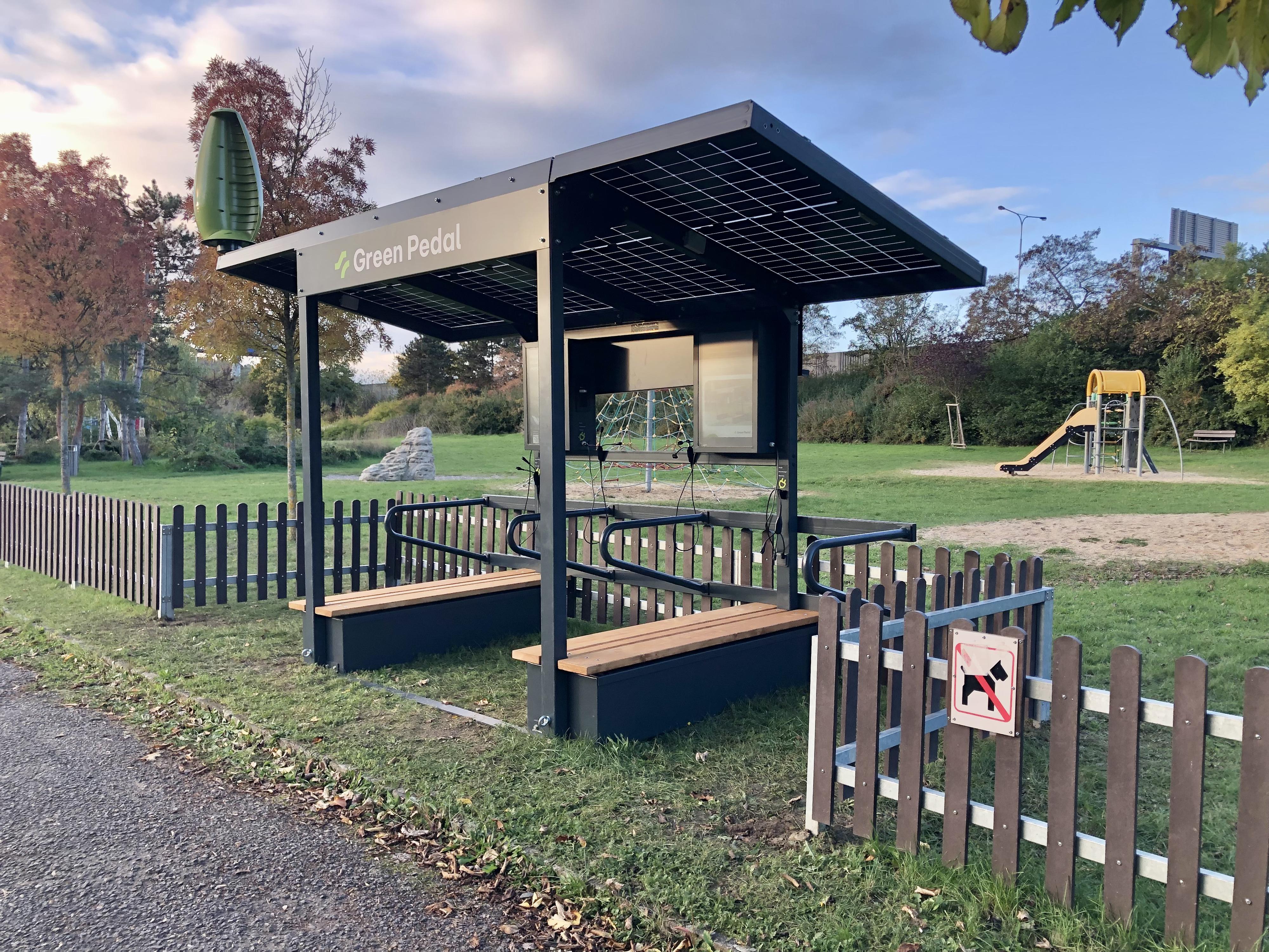 Dobíjecí stanice pro elektrokola Na Mlejnku foto 5