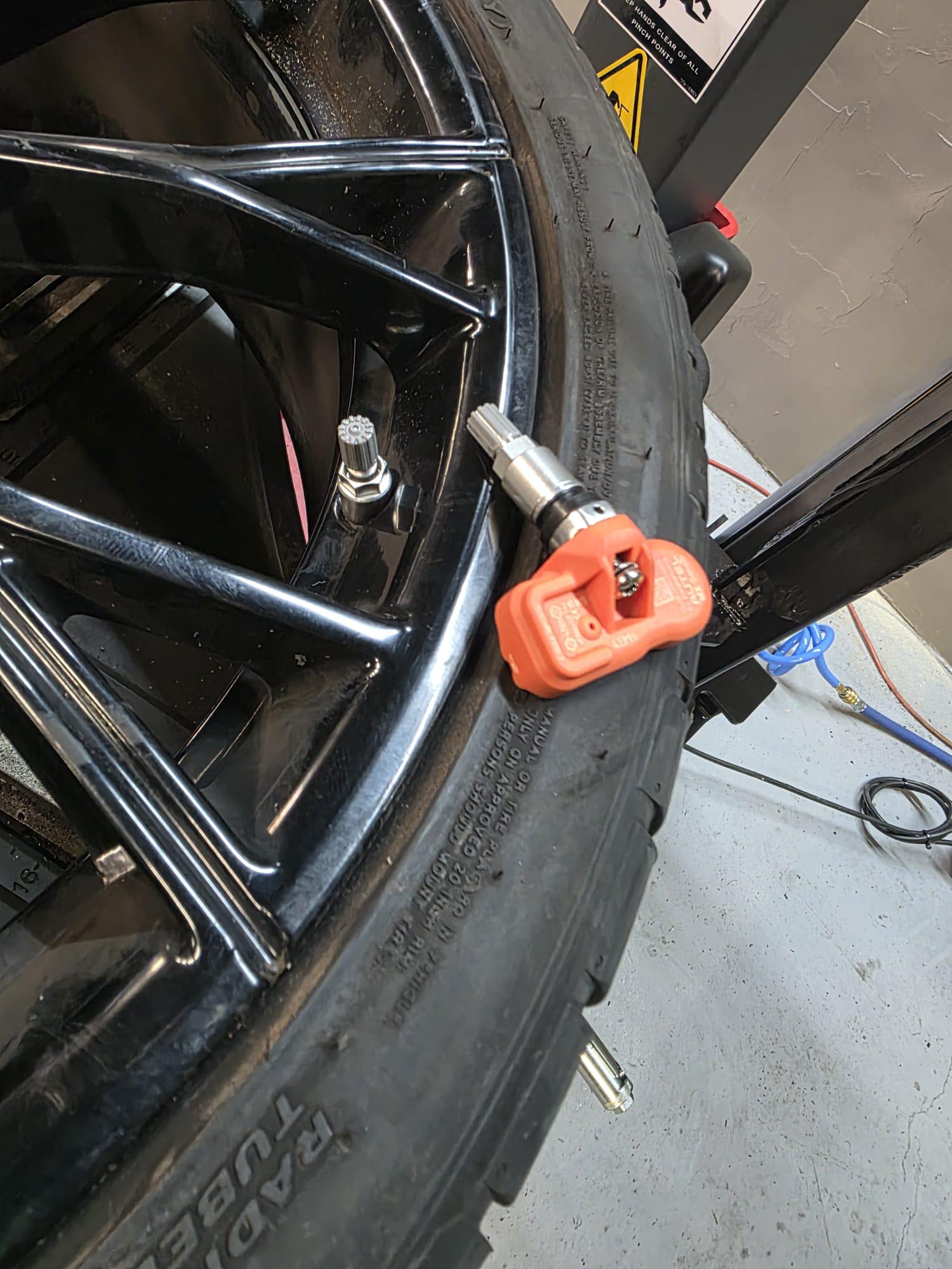 Pneuservis Zborovská foto 5