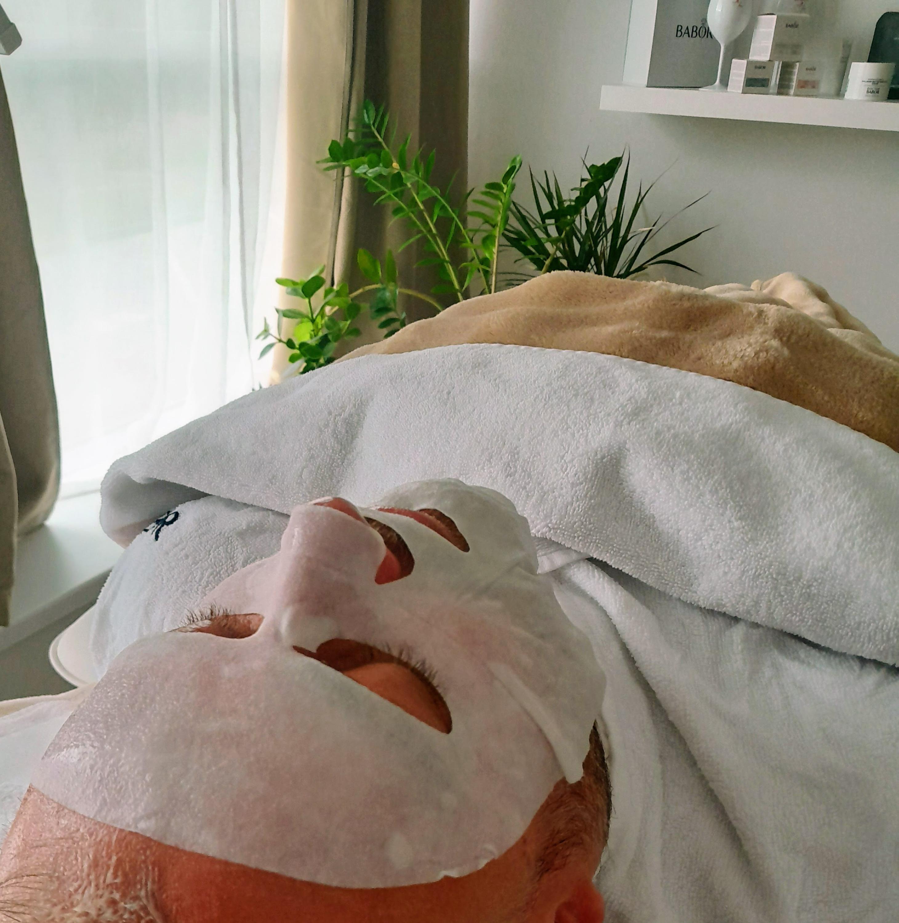 MORE THAN SKINCARE BY ZUZKA foto 5