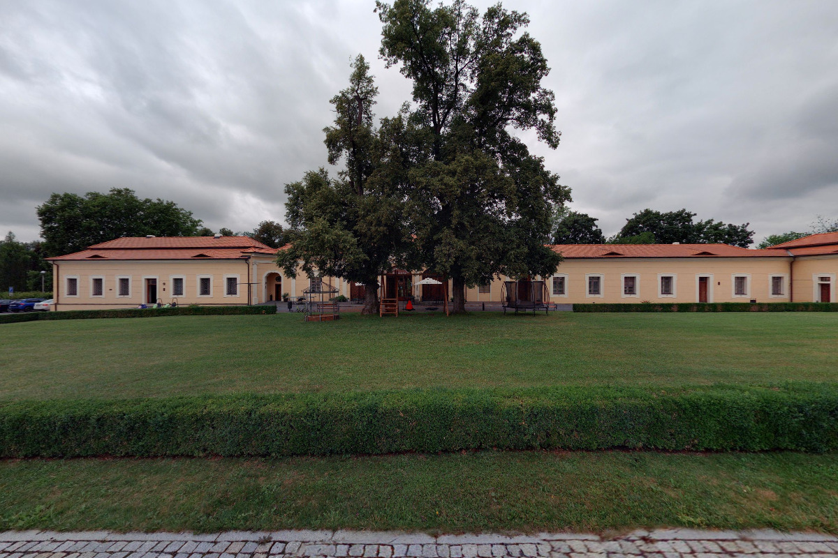 Kavárna s cukrárnou