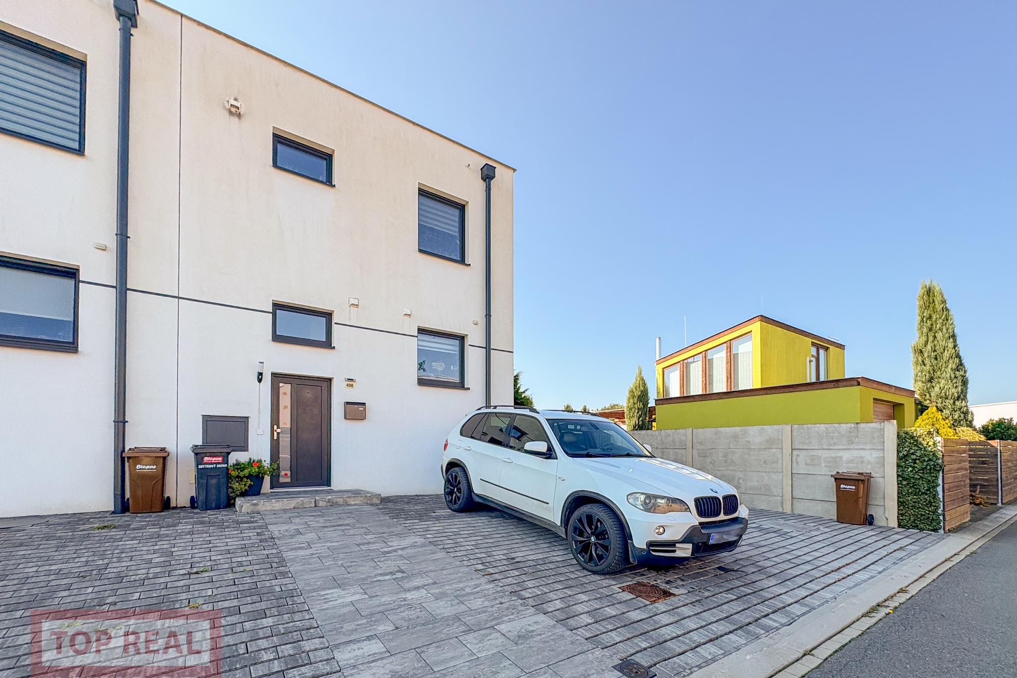 Moderní rohový dům 4+kk s terasou – Kroměříž