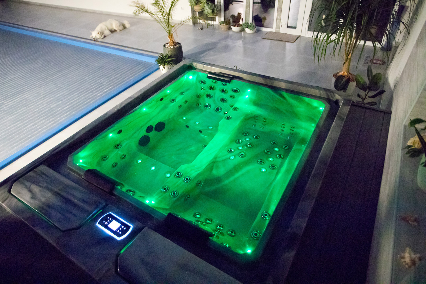 Vířivka KingSpas model OLIVIA s přelivem