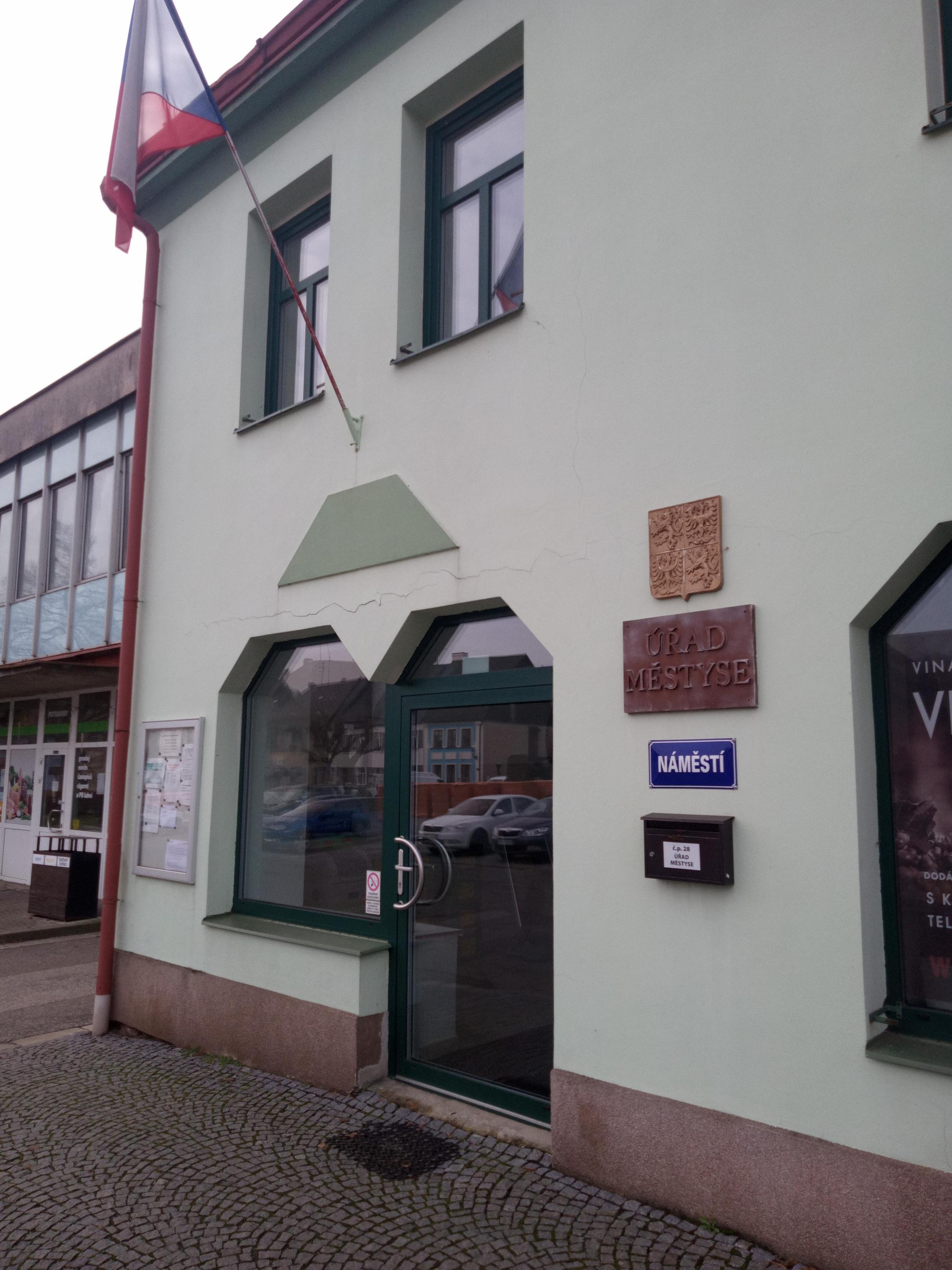 Nový Hrádek - úřad městyse foto 2