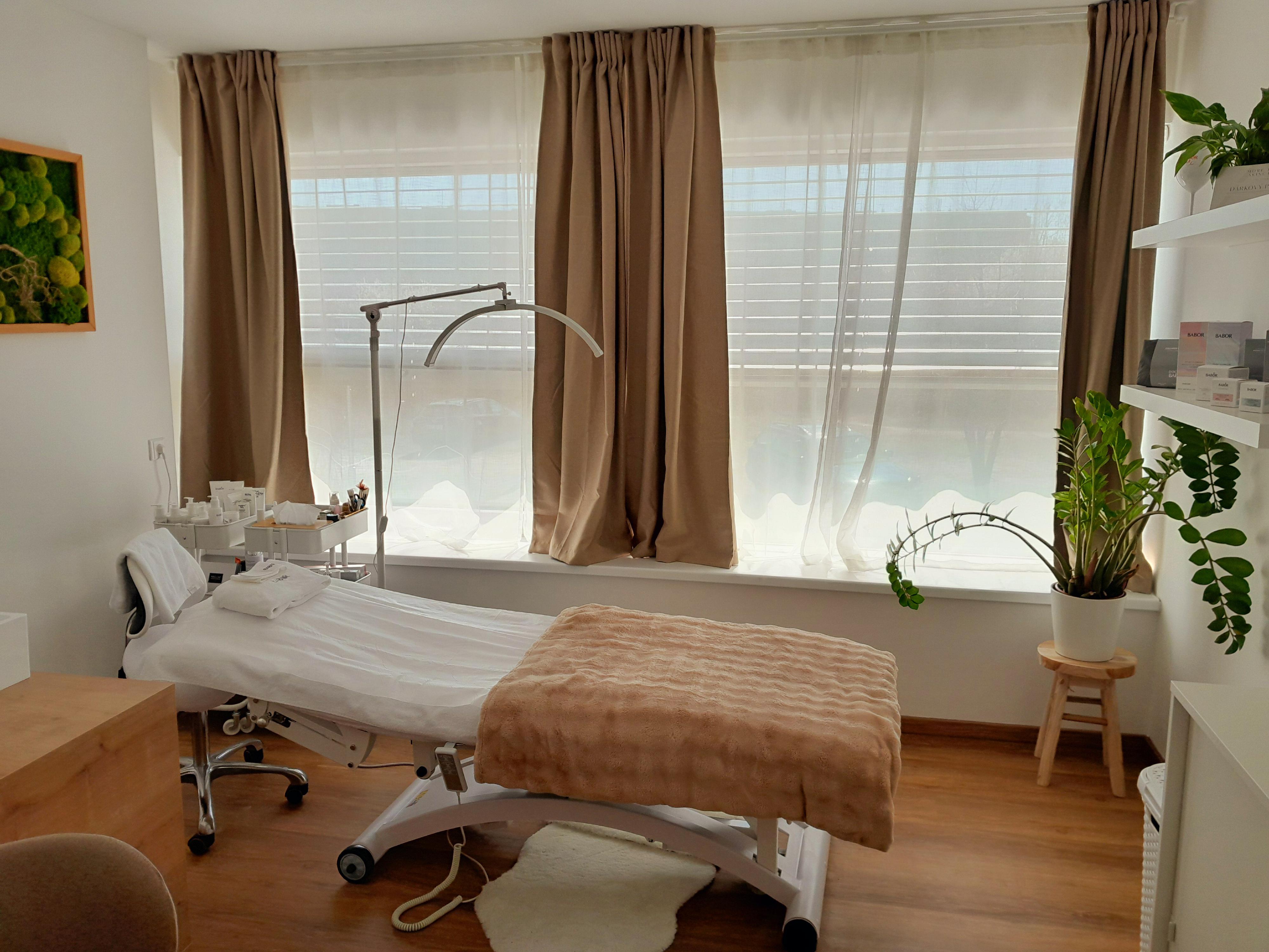 MORE THAN SKINCARE BY ZUZKA foto 4