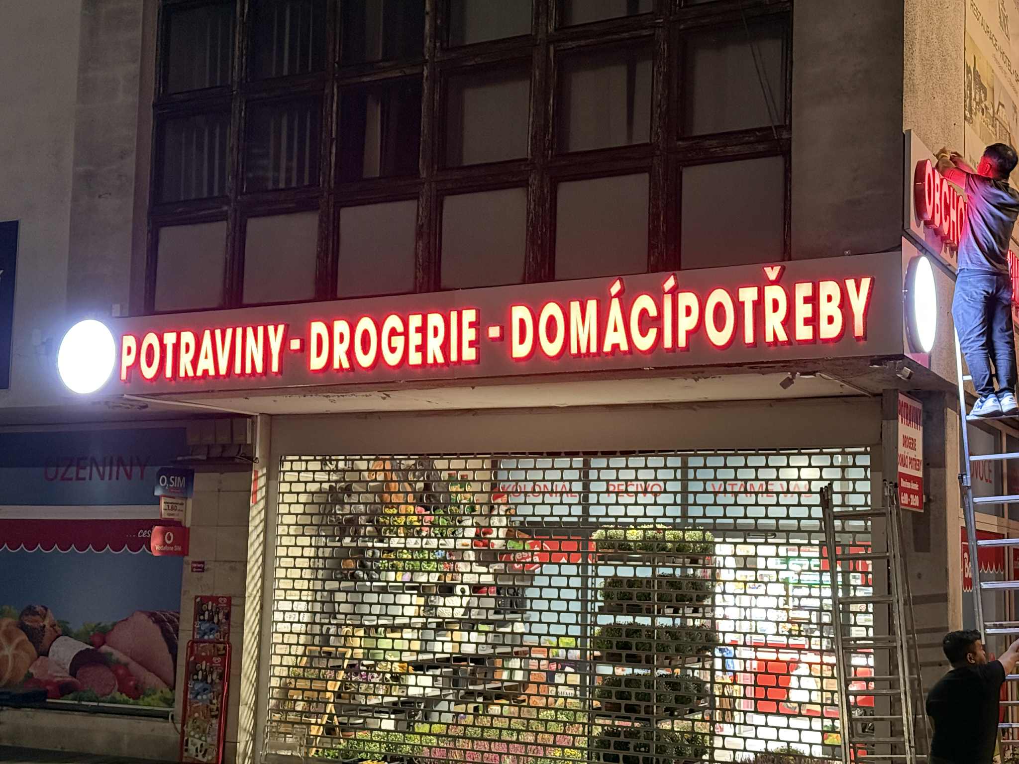 HOANGU OBCHODNÍ CENTRUM foto 4