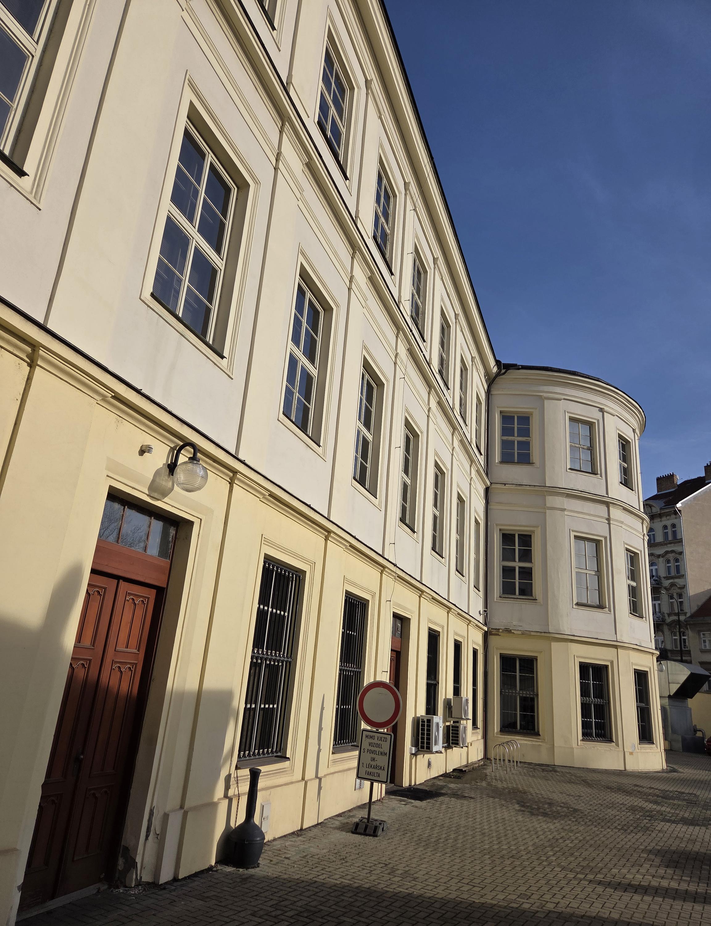 Ústav vědeckých informací 1. LF a VFN - Univerzita Karlova foto 6