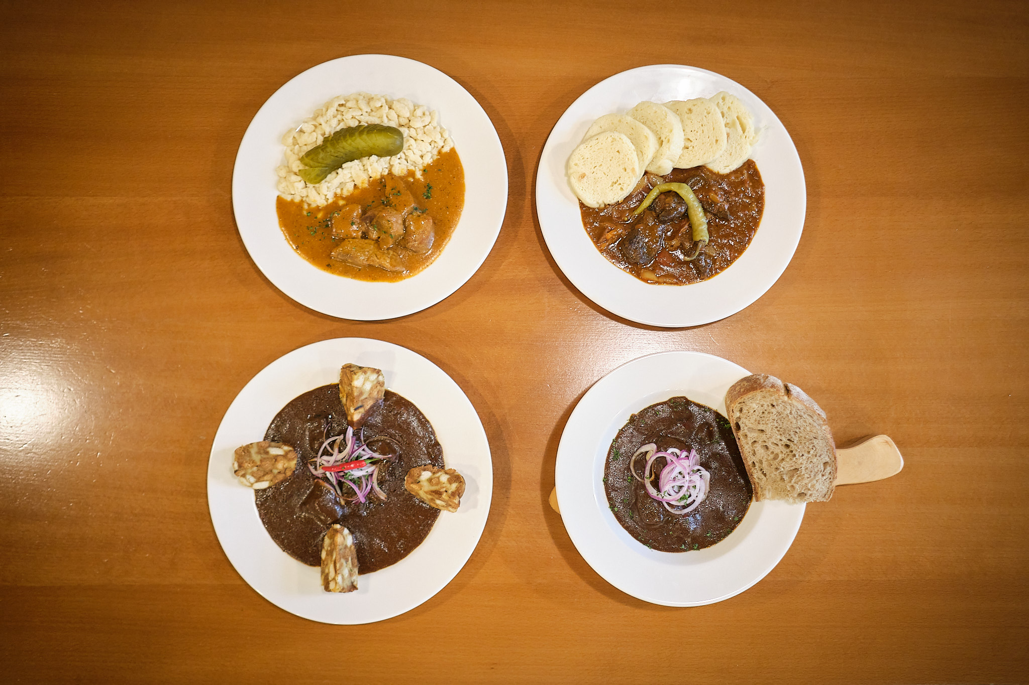 Vychutnejte si naše vyhlášené variace gulášů