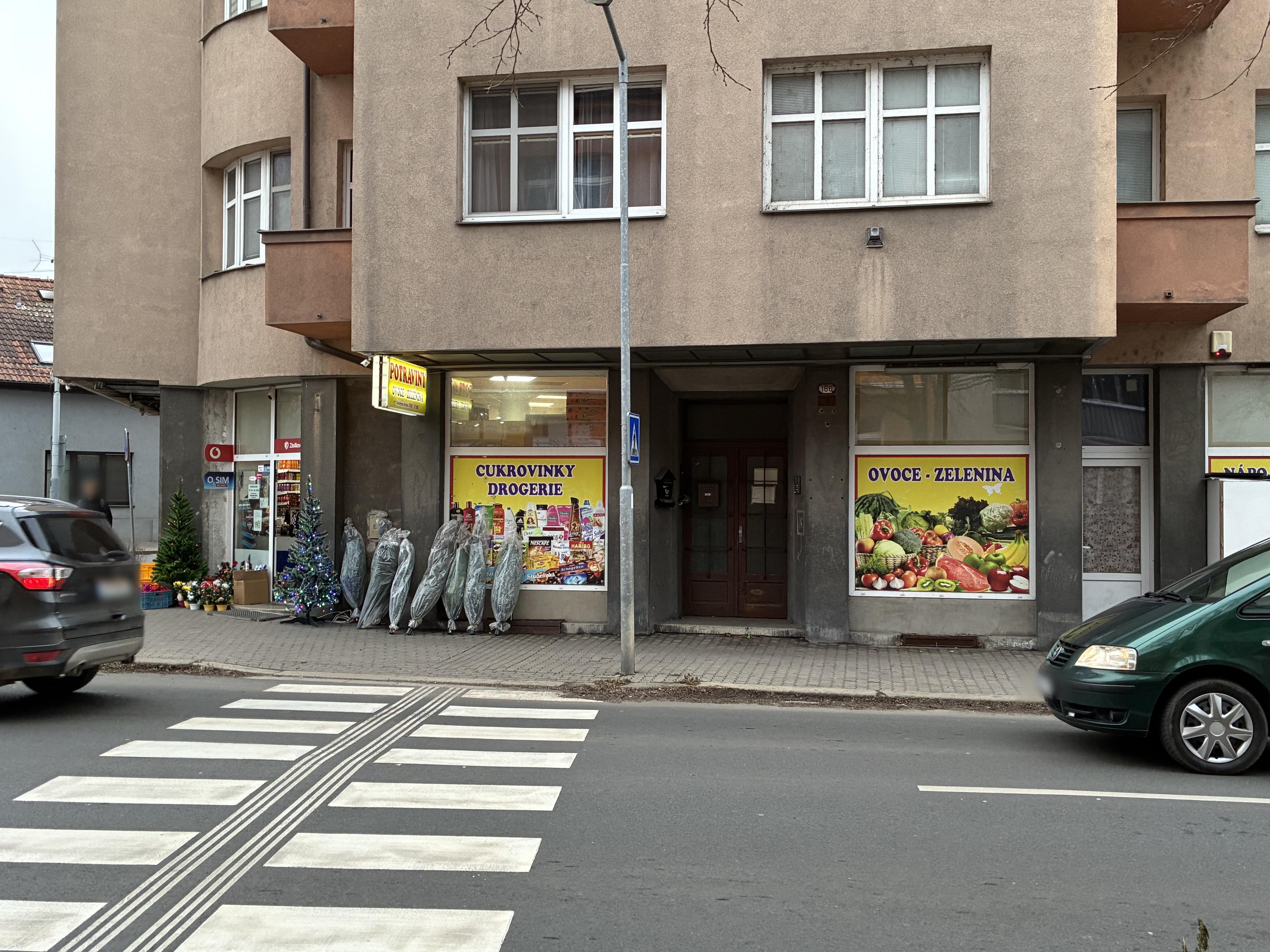 Večerka Veltrubská 166