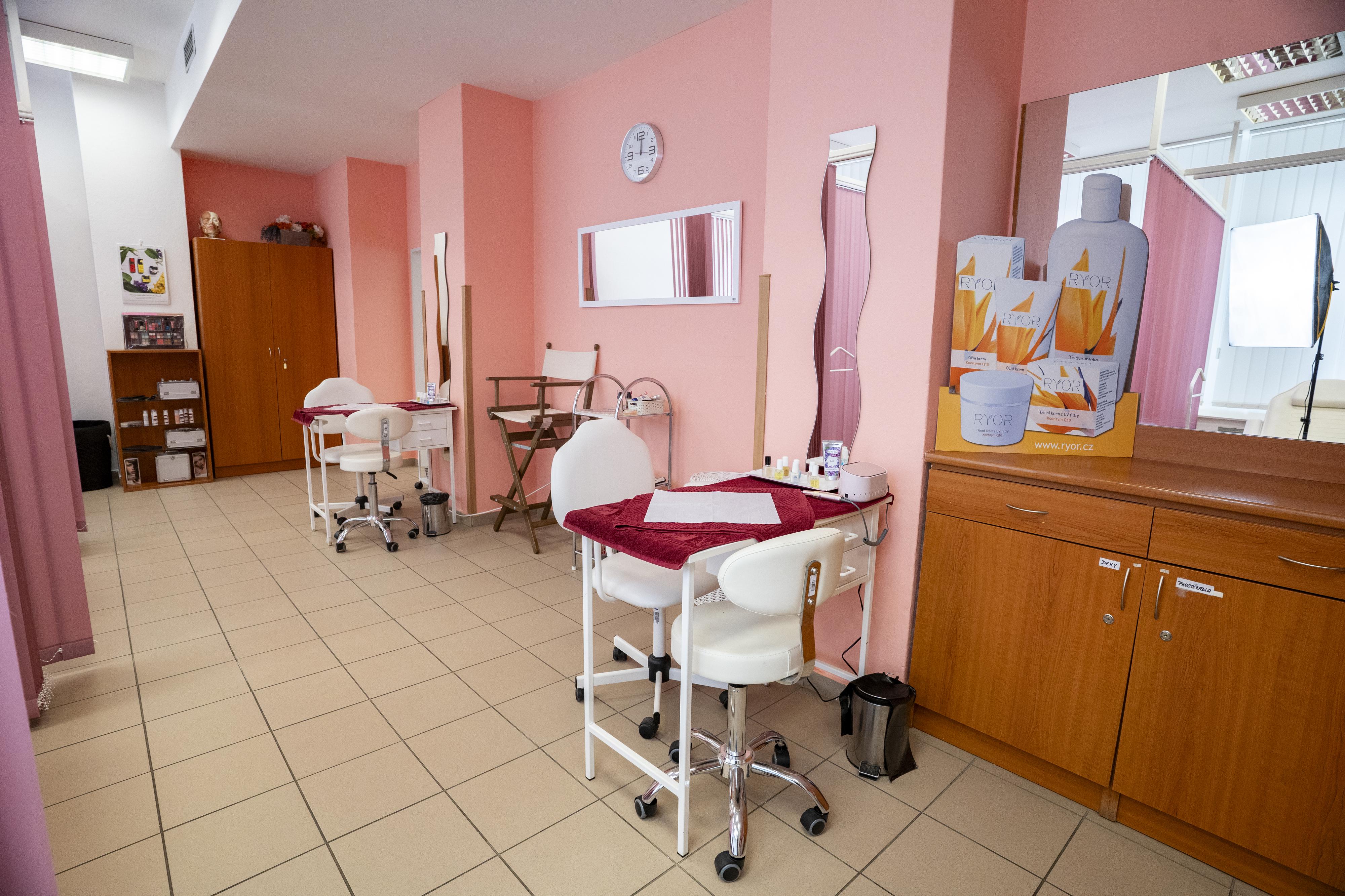 Kosmetika Střední škola gastronomie a služeb, Liberec, Dvorská 447/29 foto 3